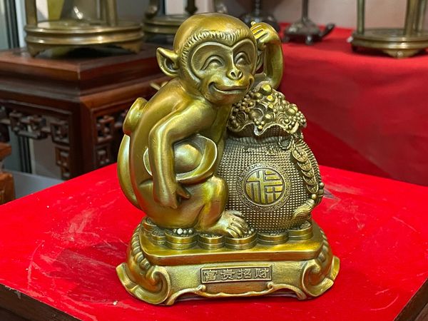 tượng khỉ phong thủy đồng tiền vạn sự như ý