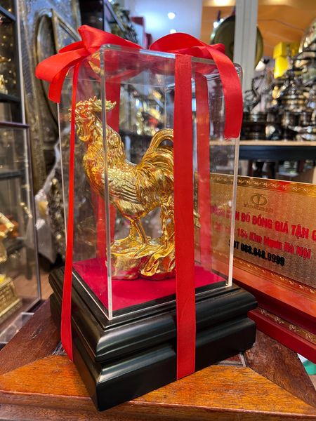 Quà tặng sếp: quà vàng quà quý, tượng gà bằng đồng dát vàng 24k