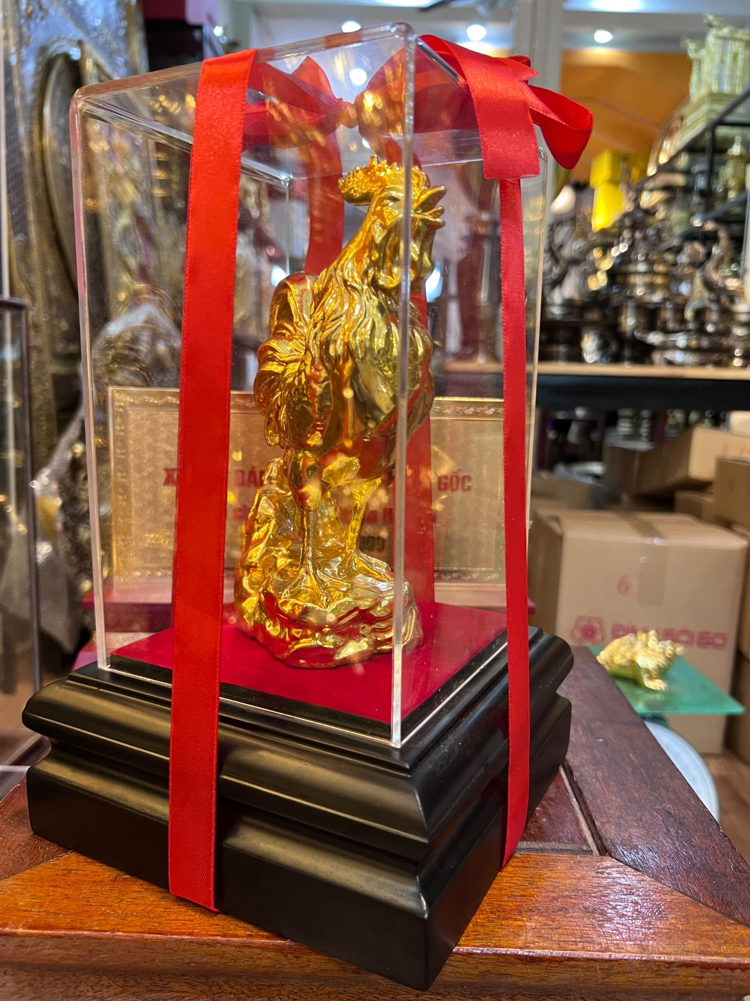 Quà tặng sếp: quà vàng quà quý, tượng gà bằng đồng dát vàng 24k