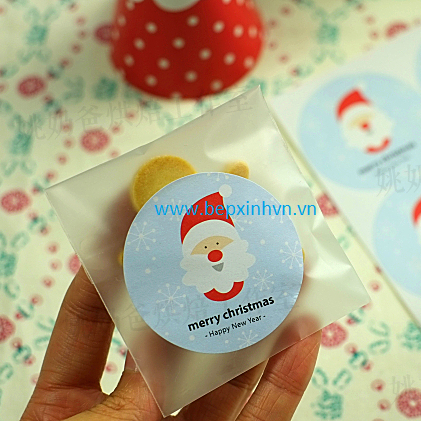 Sticker Merry Christmas tròn nền xanh