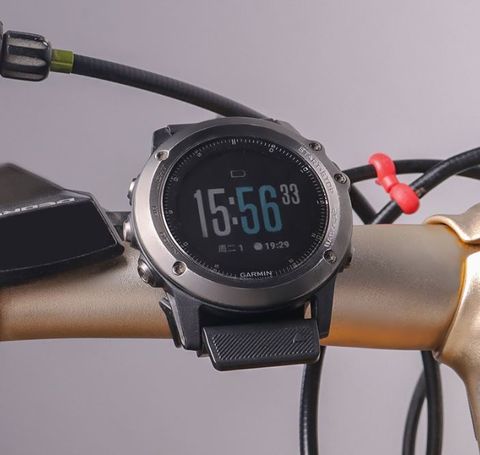  Bát gắn các dòng đồng hồ đeo tay Garmin lên ghidong xe đạp MT071 