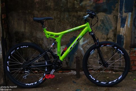  Xe MTB GT full suspension của 1 anh khách hàng đặt ráp để ra hồ Con Rùa nhún nhảy 