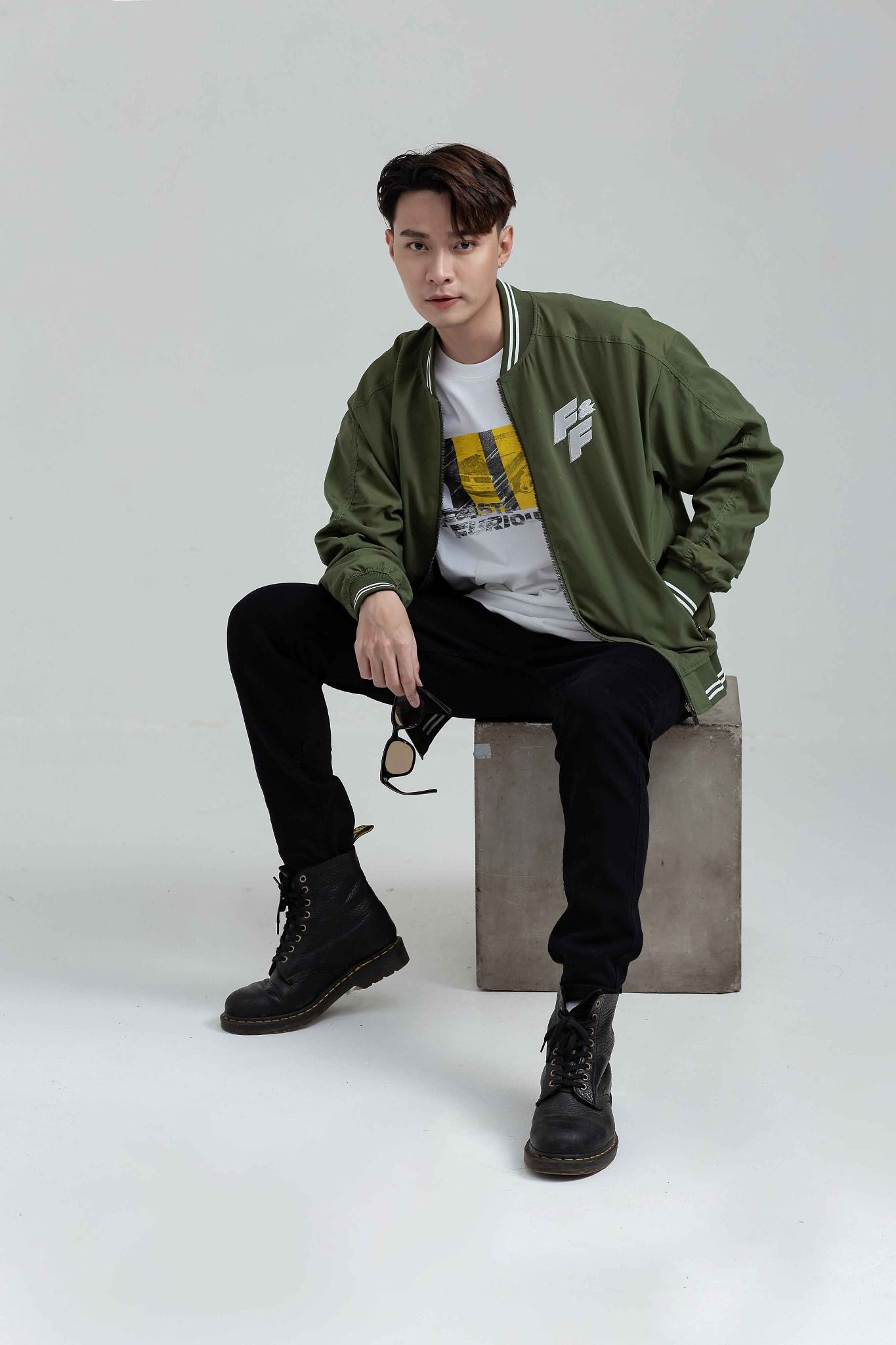 Áo Khoác Nam Bomber Dù Oversize Bo Sọc Thêu Logo FF MOP 1027 -