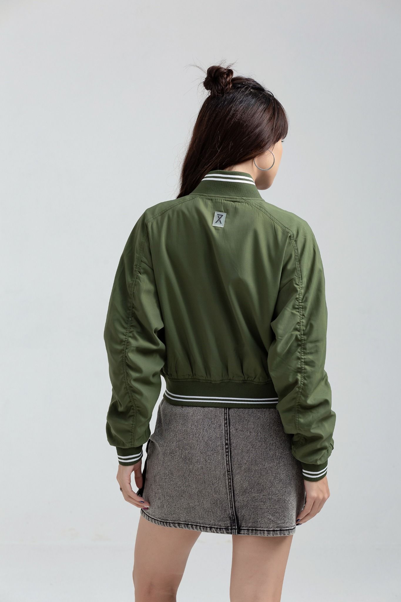 Áo Khoác Nữ Bomber Dù Bo Sọc Thêu Logo FF WOP 2027 -