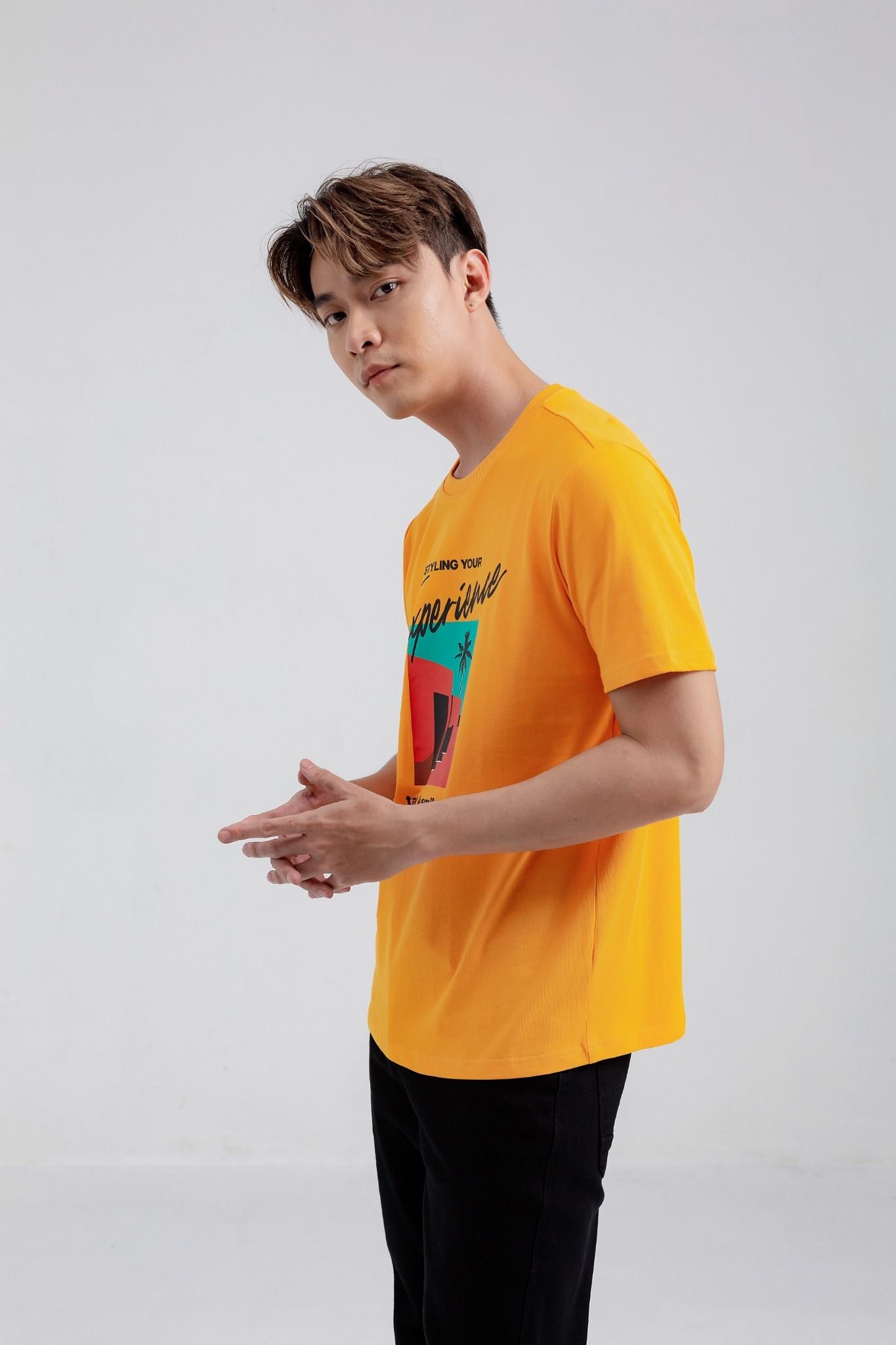 Áo Thun Nam Regular Fit In Typo Slogan Graphic Chill MTS 1160 -