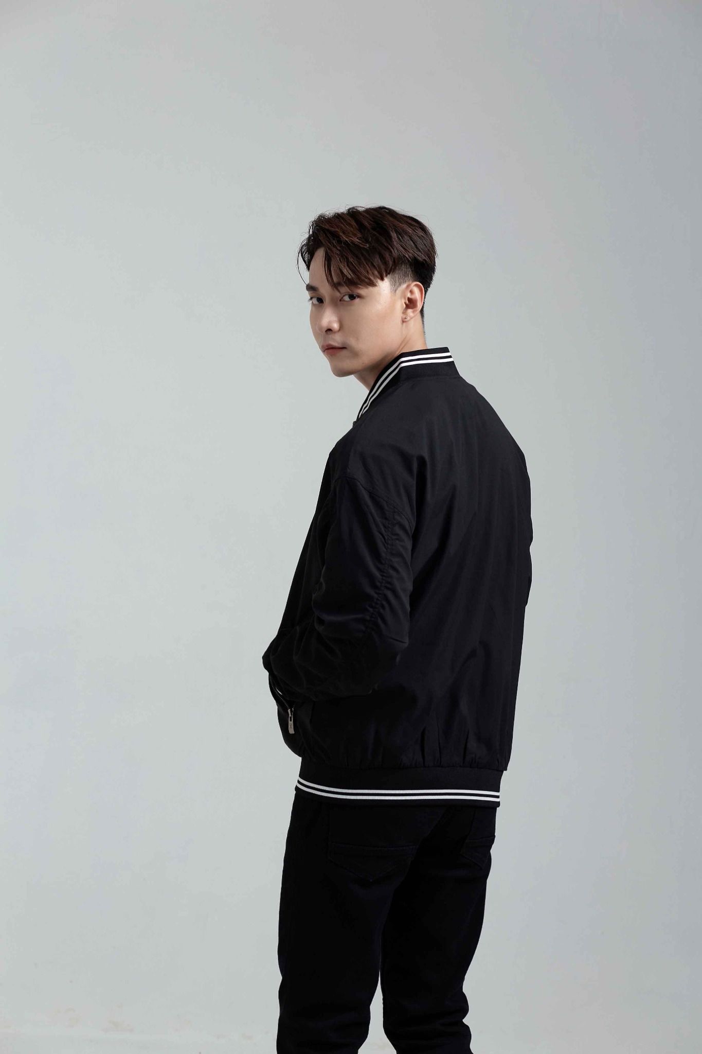 Áo Khoác Nam Bomber Dù Oversize Bo Sọc Thêu Logo FF MOP 1027 -