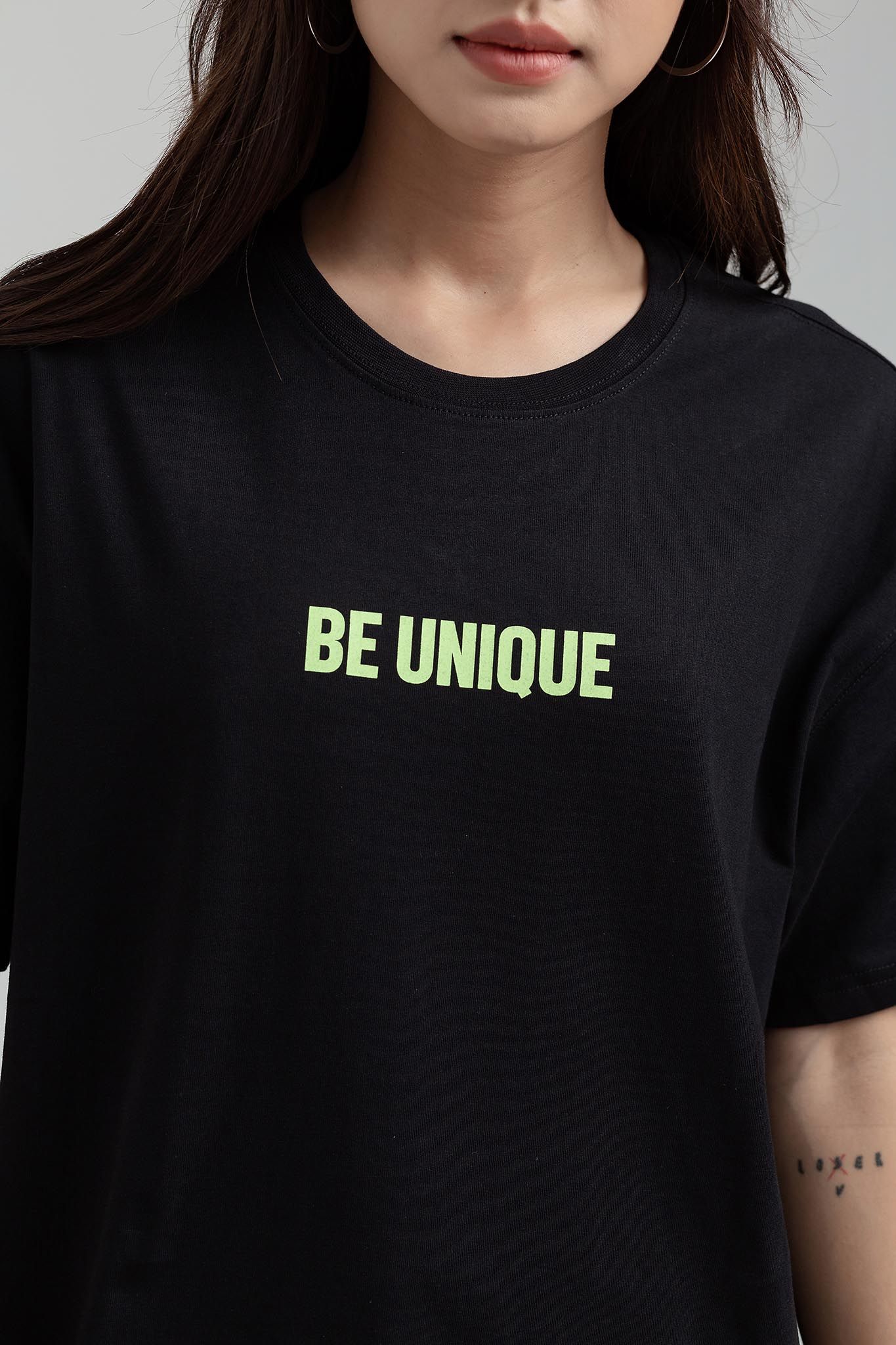 Áo Thun Nữ Oversize In Be Unique WTS 2187 -