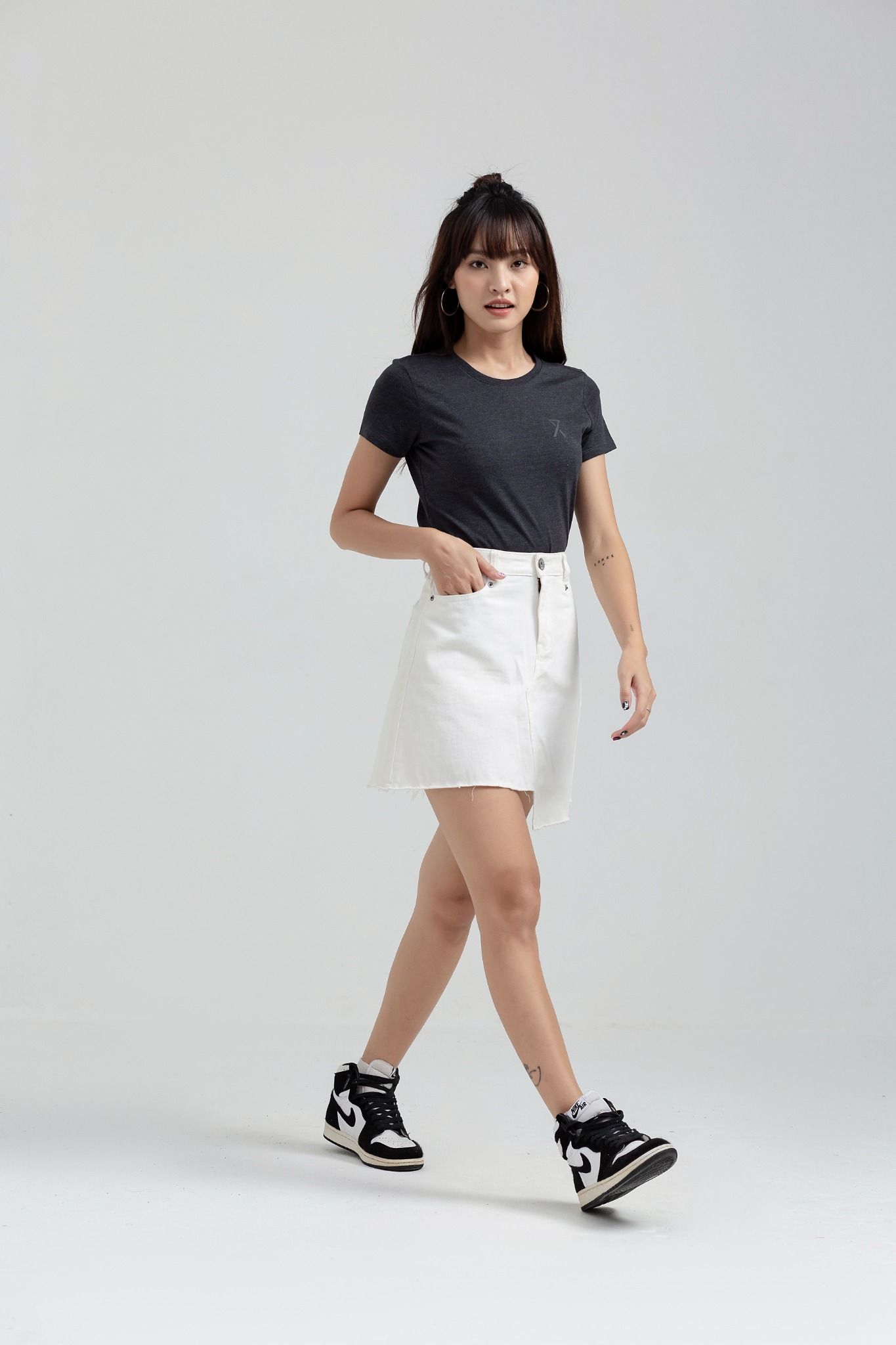 Áo Thun Slim Fit Cổ Tròn In Logo X WTS 2175 -
