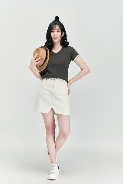 Áo Thun Nữ Basic Cổ Tim WTS 4057