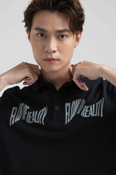 Áo Polo Nam Jersey Relax Fit In Typo Trước Ngực MPO 1025