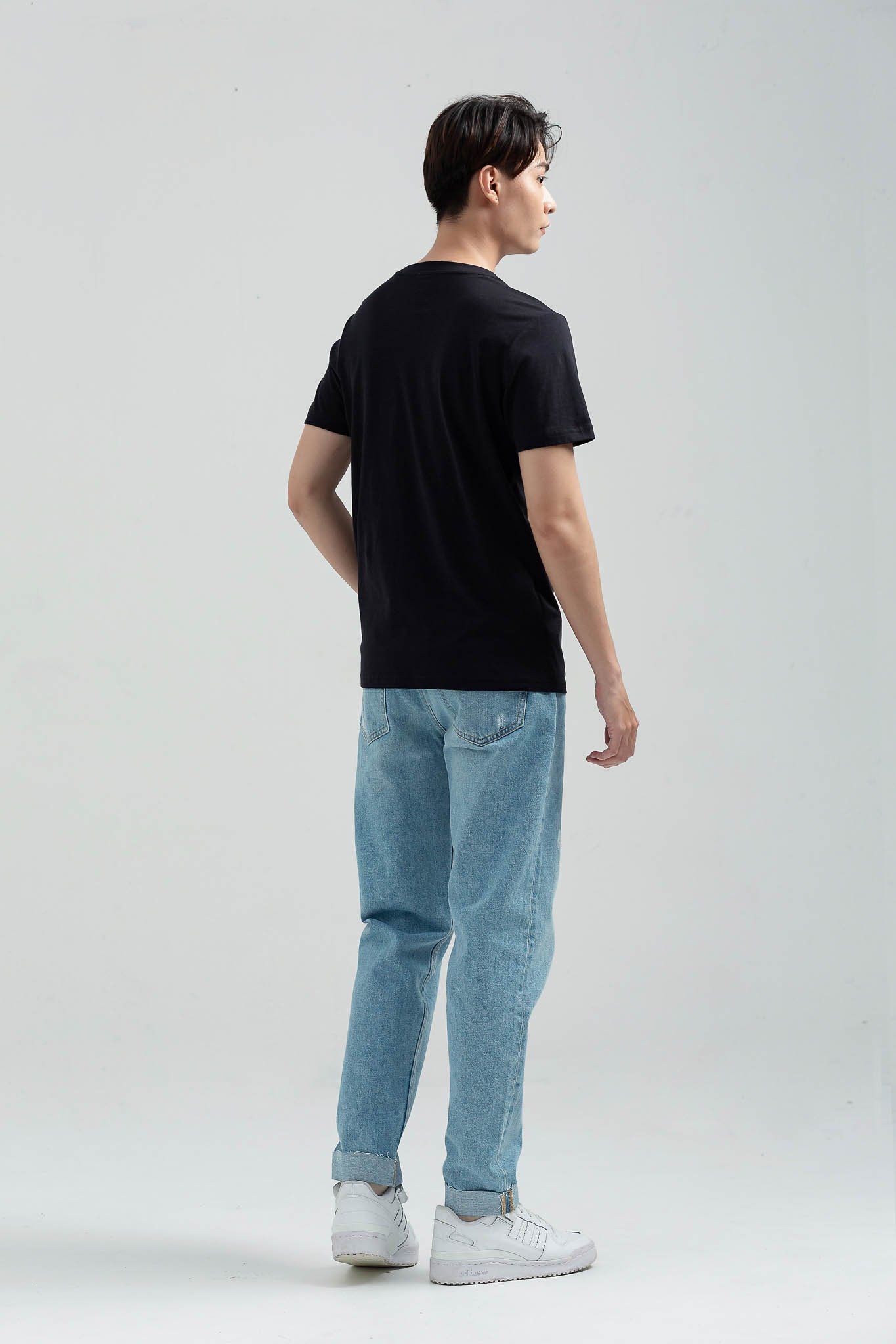 Áo Thun Nam Slim In Typo Be Unique MTS 1192 - Áo Thun Nam Slim In Typo Be Unique MTS 1192 mặc sau