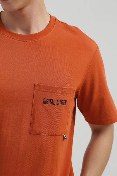 Áo Thun Nam Relax Fit Phối Túi Thêu Typo Digital Citizen MTS 1198