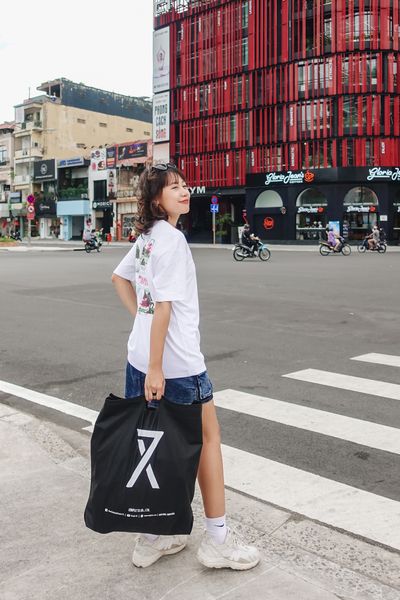 Áo Thun Nữ Graphic Trải Nghiệm Khám Phá WTS 2185