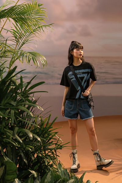 Áo Thun Nữ In Graphic Logo X Chuyển Màu WTS 2147