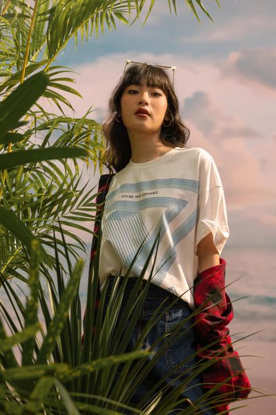 Áo Thun Nữ In Graphic Logo X Chuyển Màu WTS 2147
