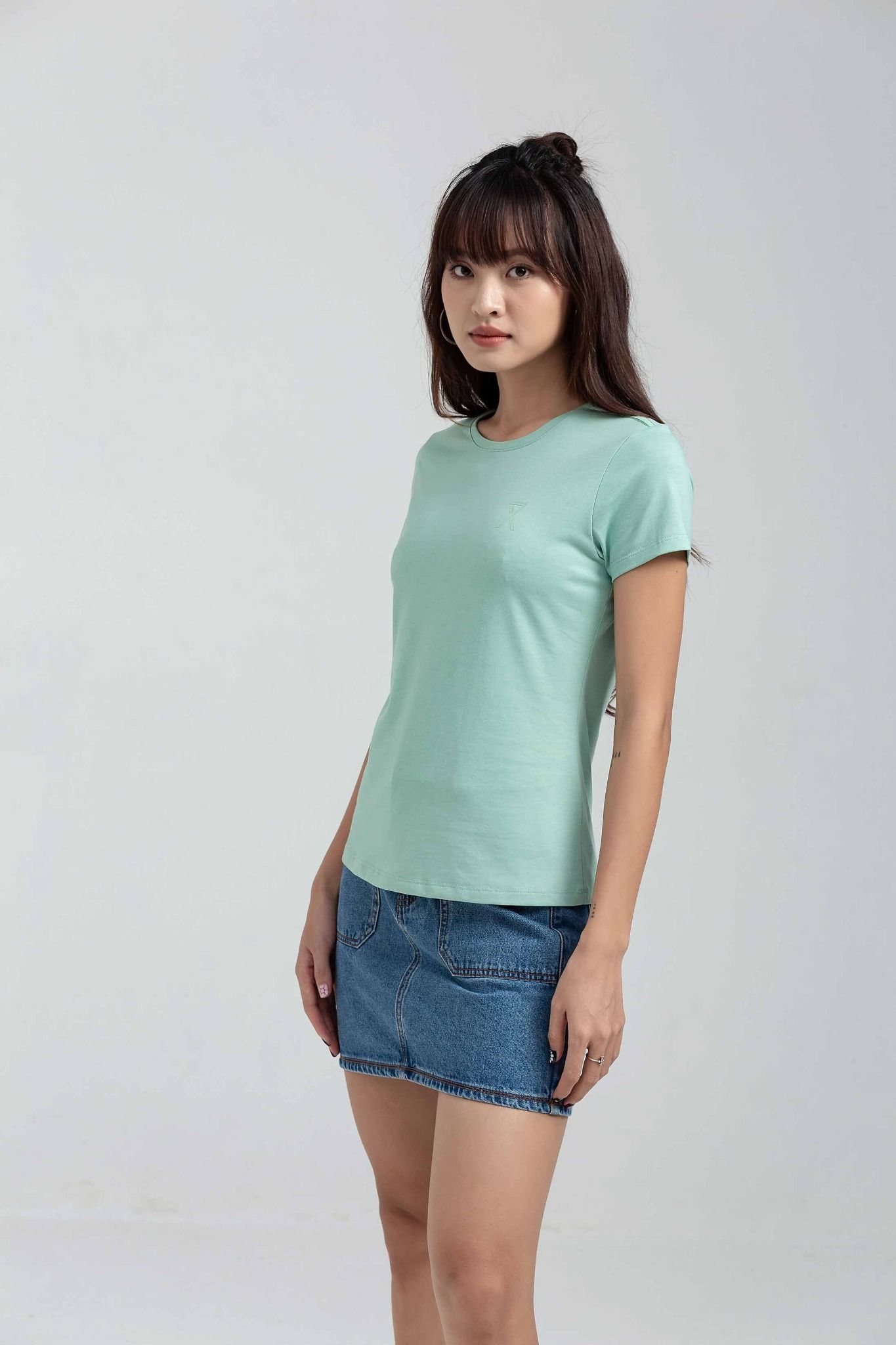 Áo Thun Slim Fit Cổ Tròn In Logo X WTS 2175 -