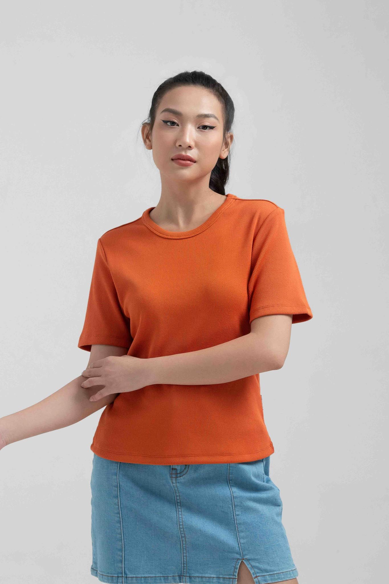 Áo Thun Gân Nữ Slim Fit Tay Lửng WTS 2228 -