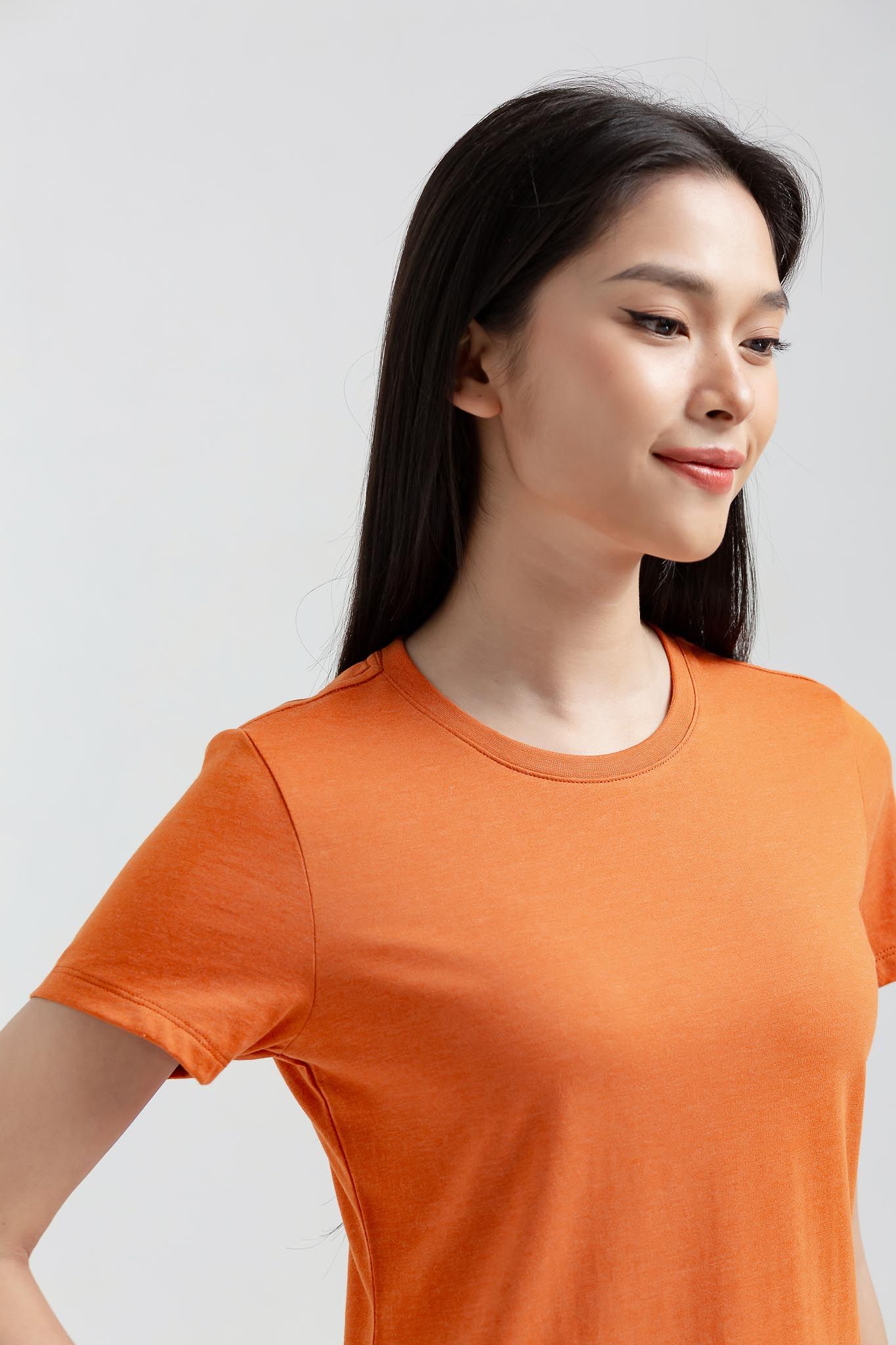Áo Thun Nữ Cổ Tròn Slim Fit Basic WTS 2231 -