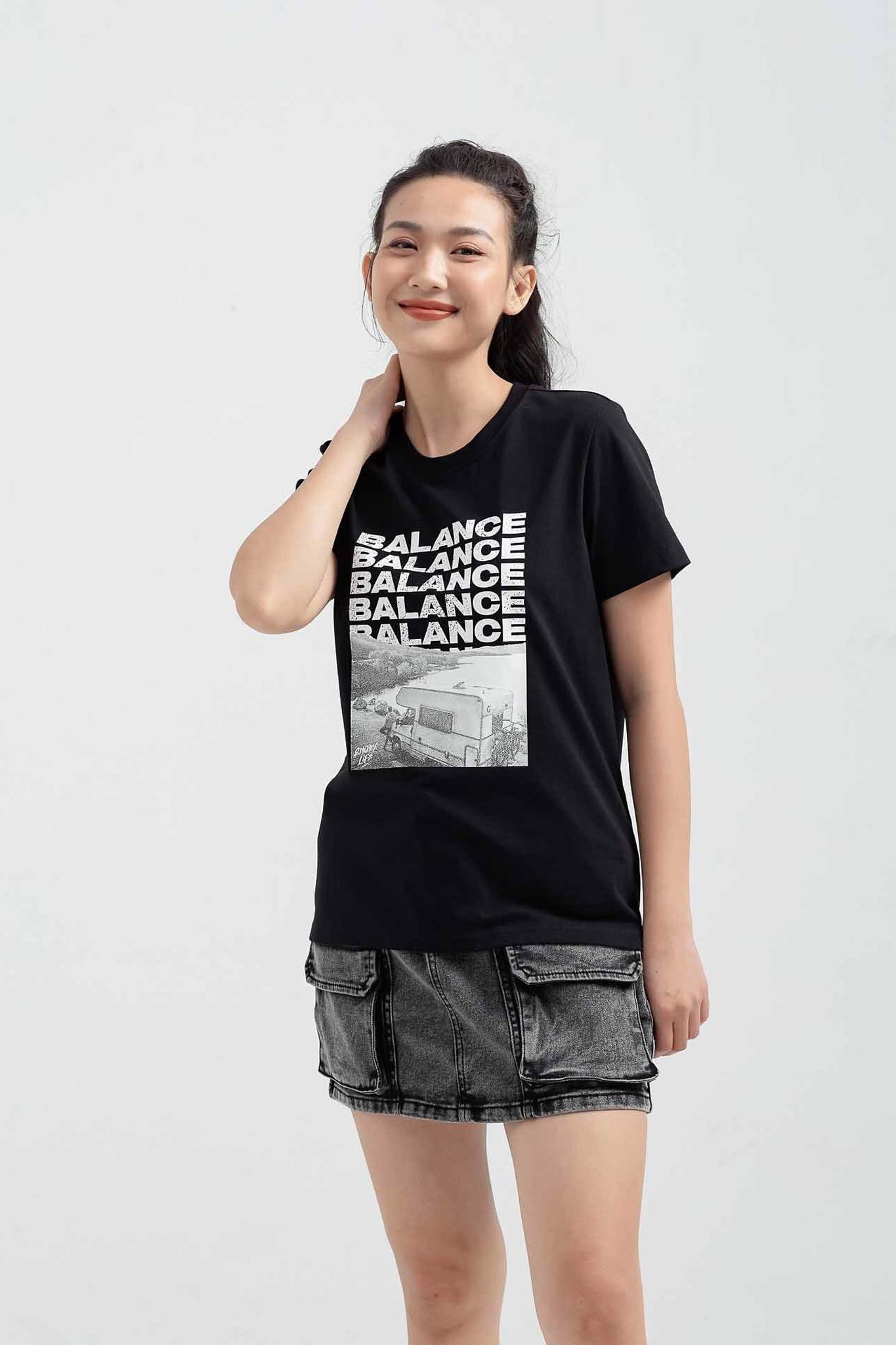 Áo Thun Nữ Regular Fit In Graphic Balance Art WTS 2193 -
