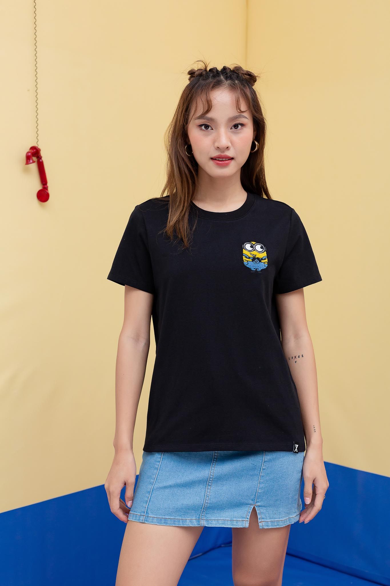 Áo Thun Nữ Regular Fit Minions Thêu Xù WTS 2213 -