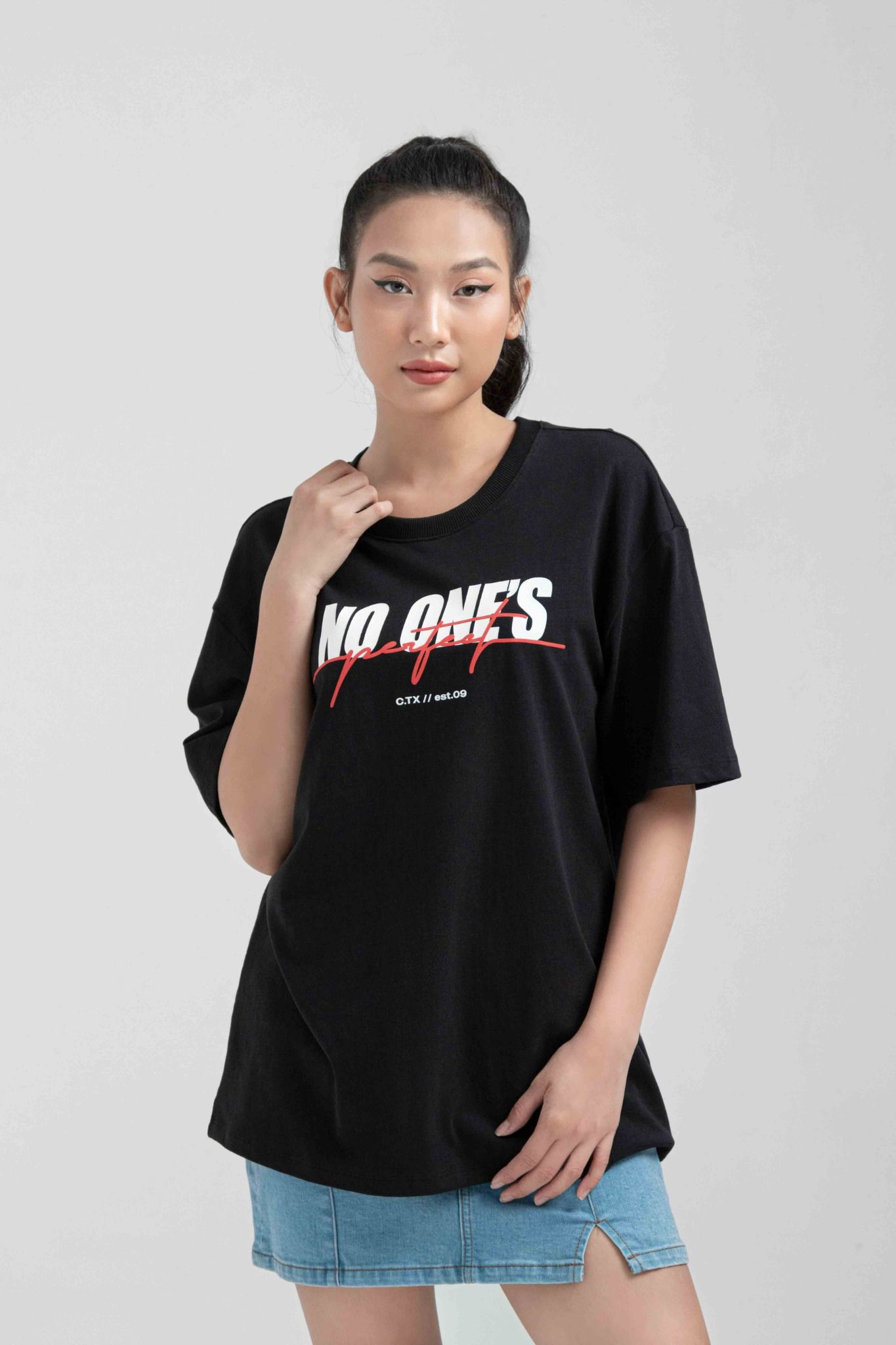 Áo Thun Nữ Relax Fit In No One's Perfect WTS 2219 -