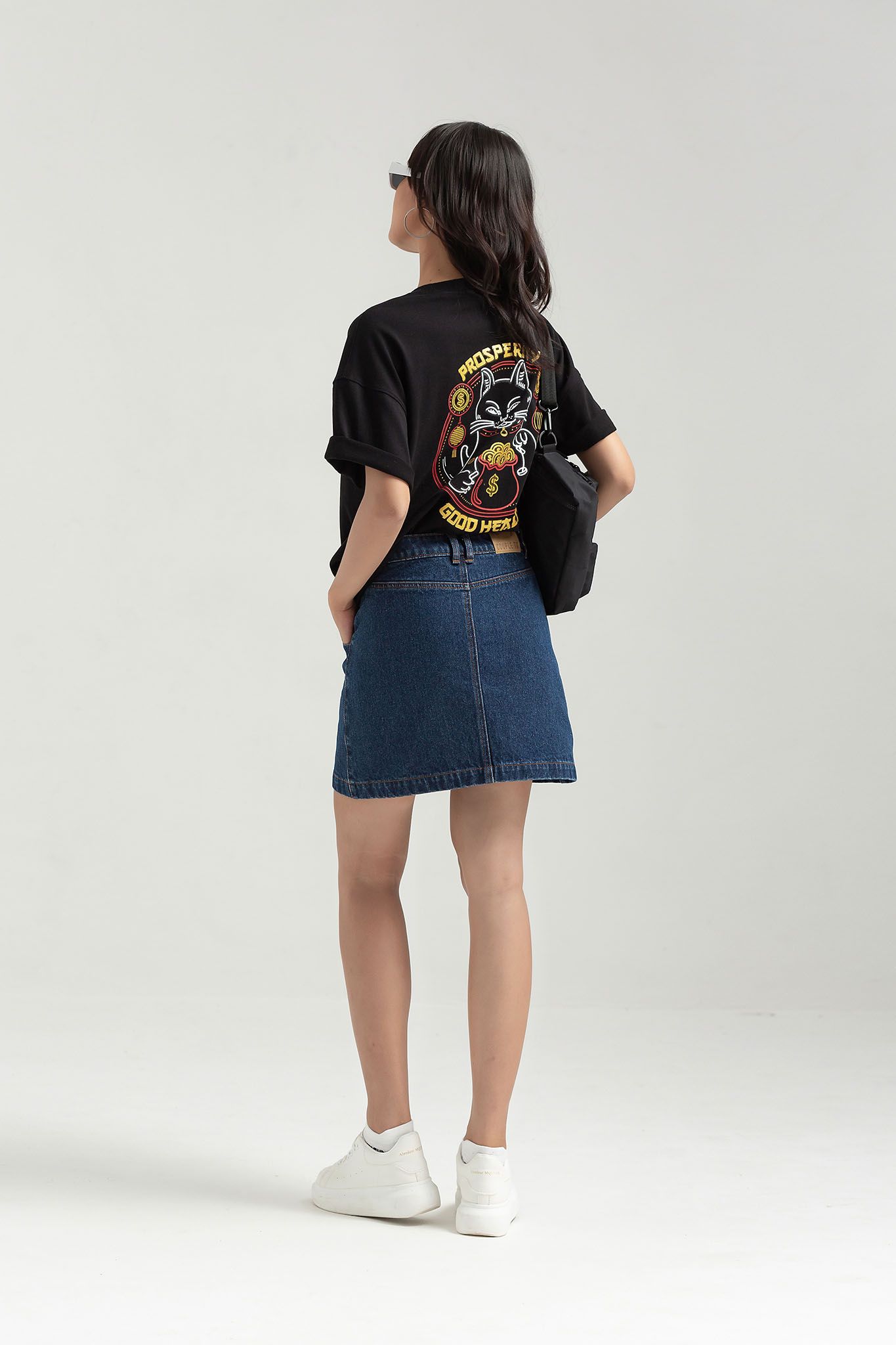 Áo Thun Nữ Oversize In Màu Mèo May Mắn Thân Sau WTS 2234 -