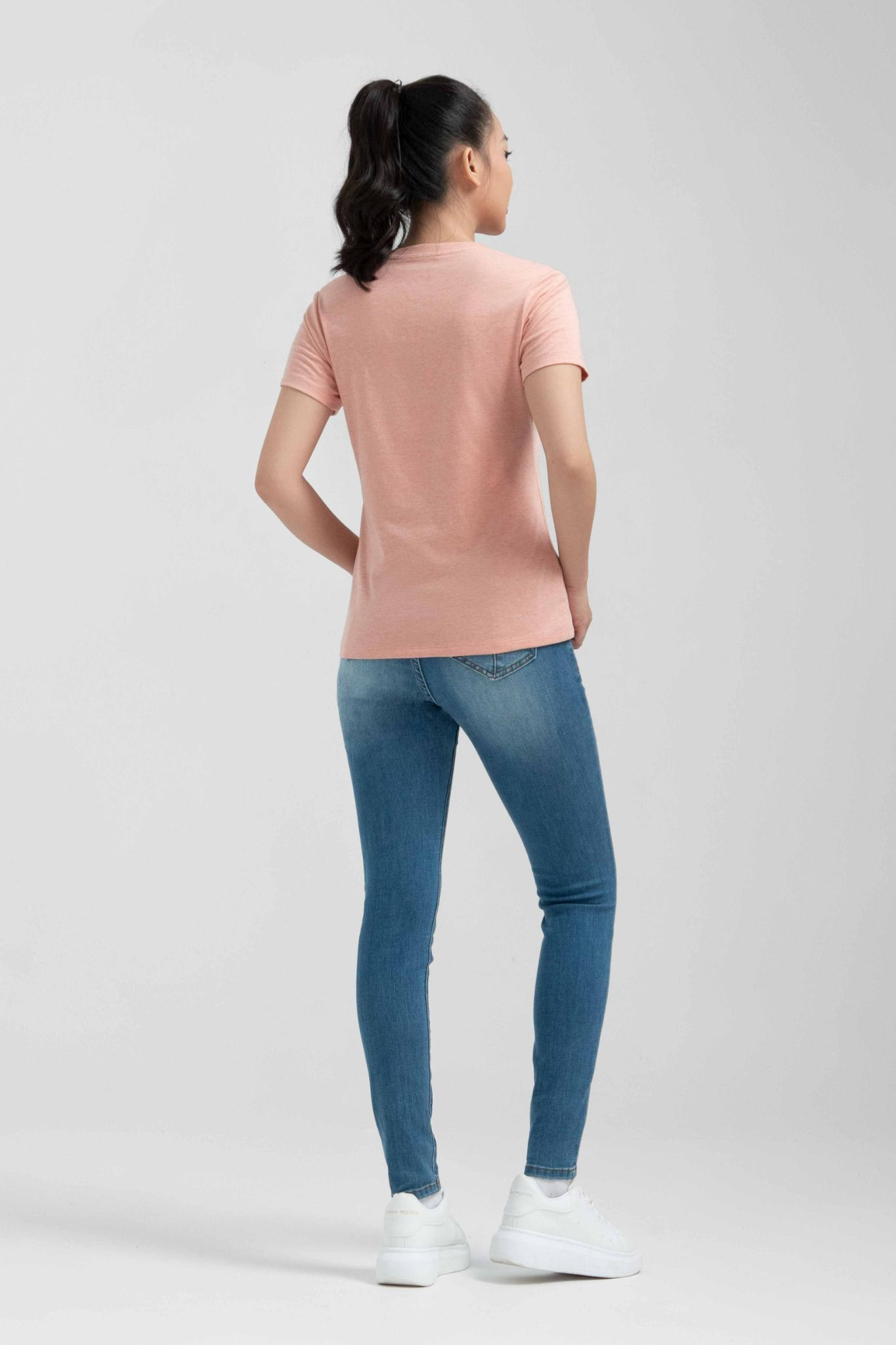 Áo Thun Nữ Cổ Tim Slim Fit Basic WTS 2230 -