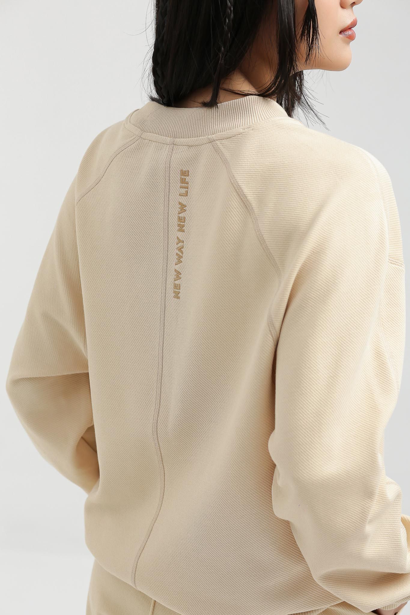 Áo Sweater Nữ Vải Gân Chéo Thêu Typo Túi WSW 2017 -
