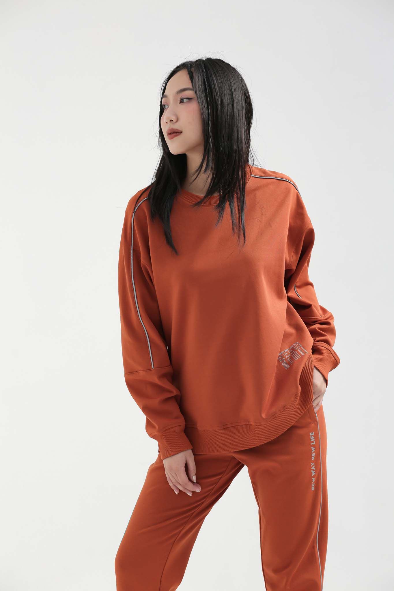 Áo Sweater Nữ In Phản Quang Thân Sau WSW 2016 -