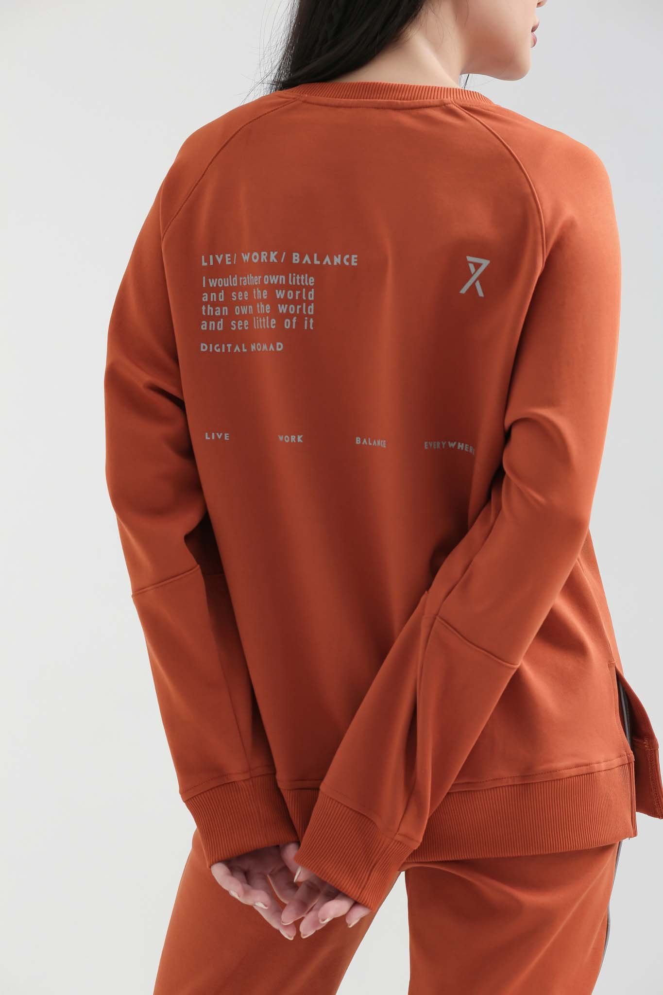 Áo Sweater Nữ In Phản Quang Thân Sau WSW 2016 -