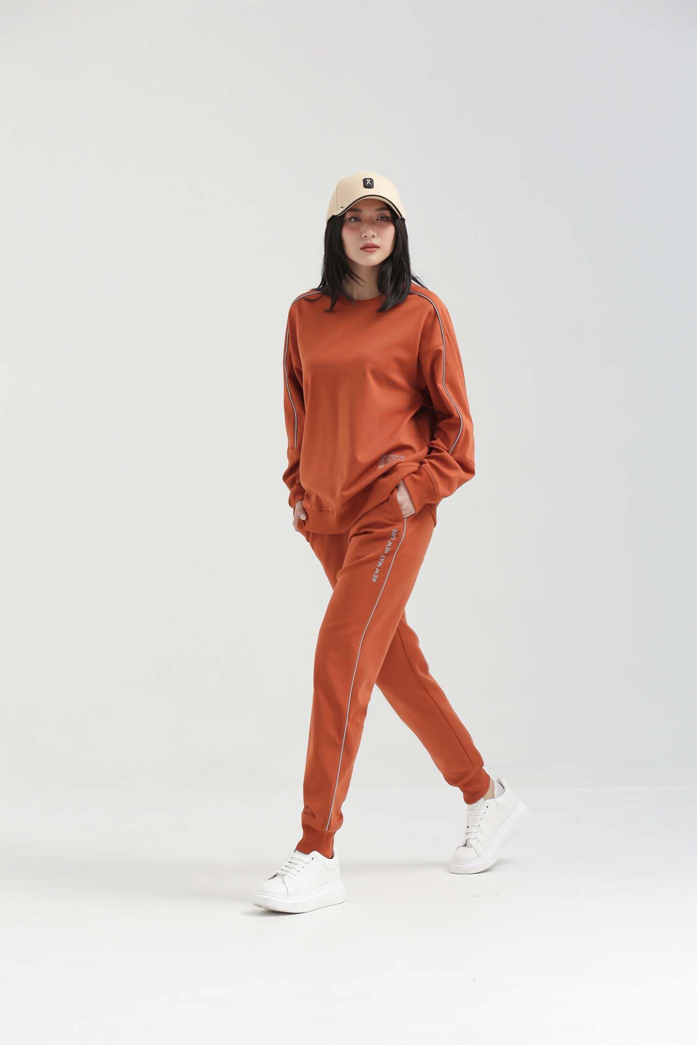 Áo Sweater Nữ In Phản Quang Thân Sau WSW 2016 -