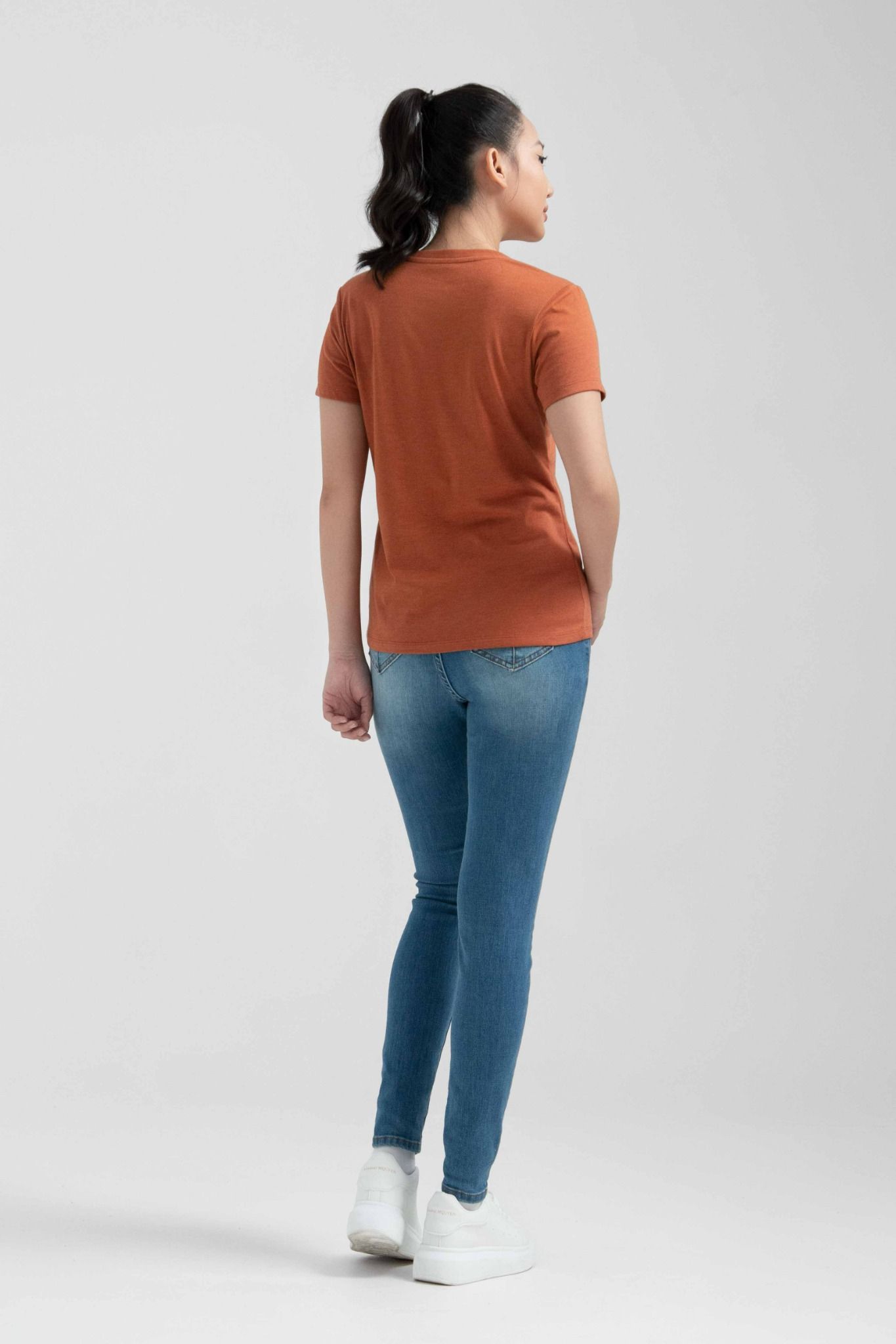 Áo Thun Nữ Cổ Tim Slim Fit Basic WTS 2230 -