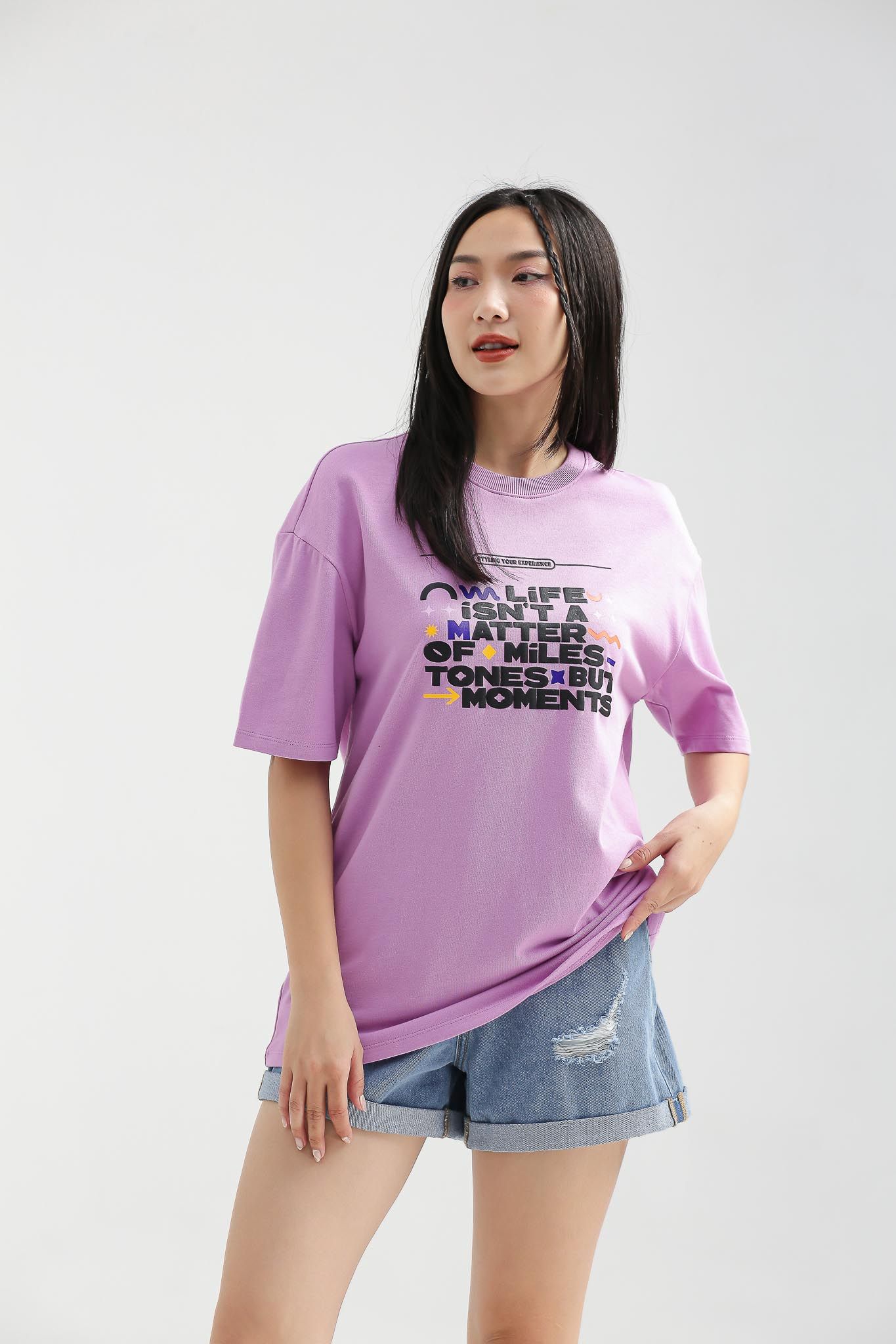 Áo Thun Nữ Relax Fit In Nổi Typo WTS 2207 -