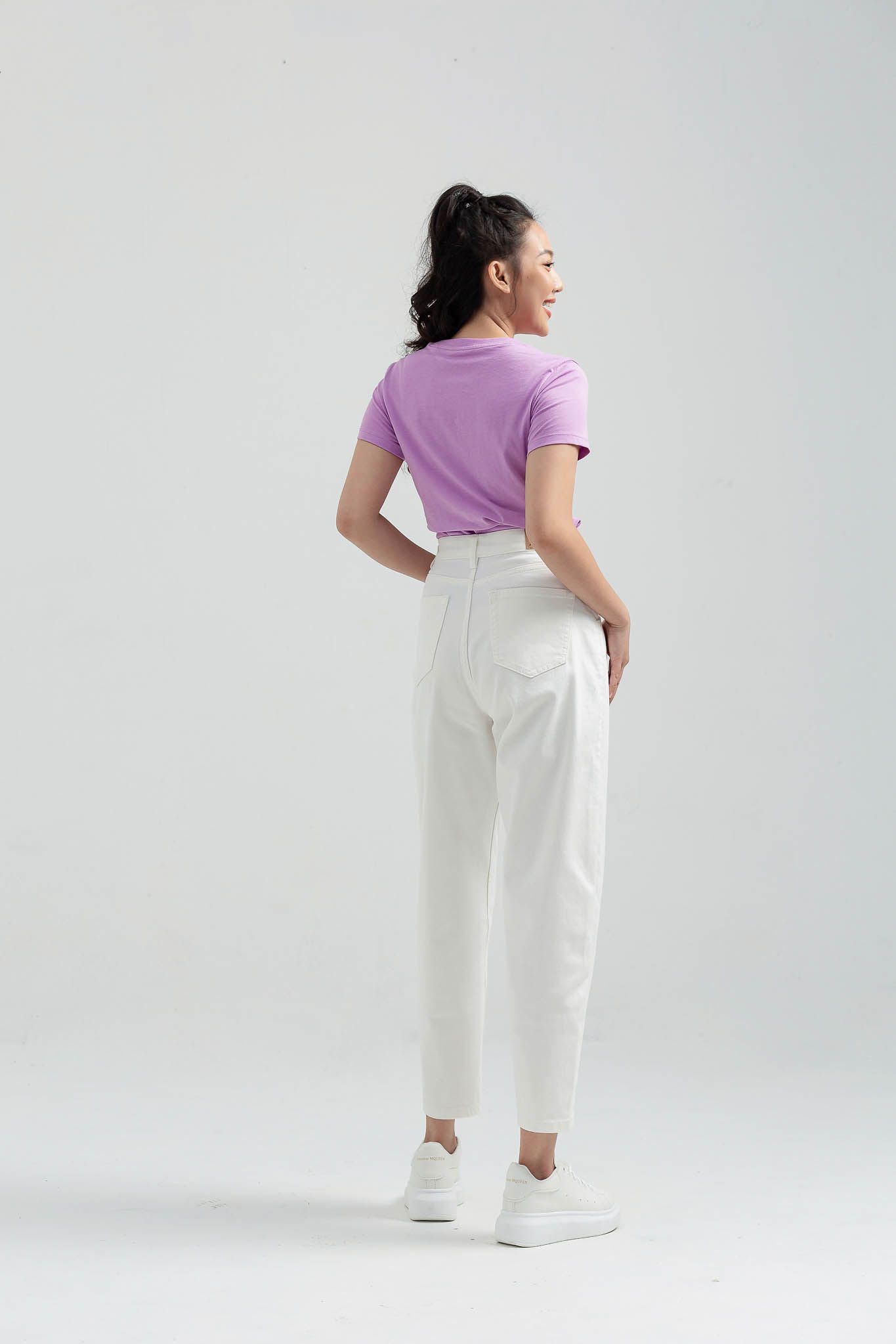 Áo Thun Nữ Slim In The World WTS 2205 -