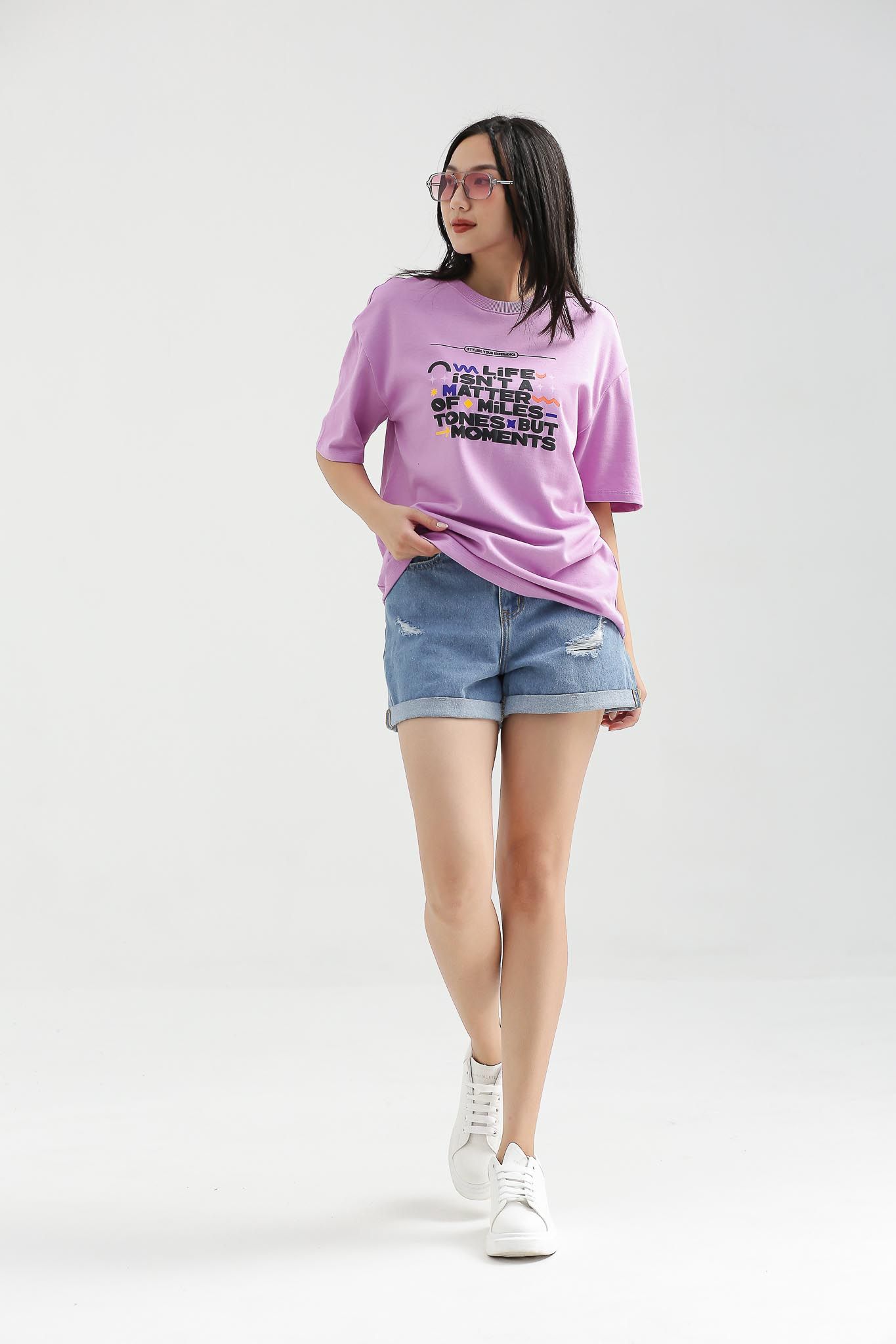 Áo Thun Nữ Relax Fit In Nổi Typo WTS 2207 -