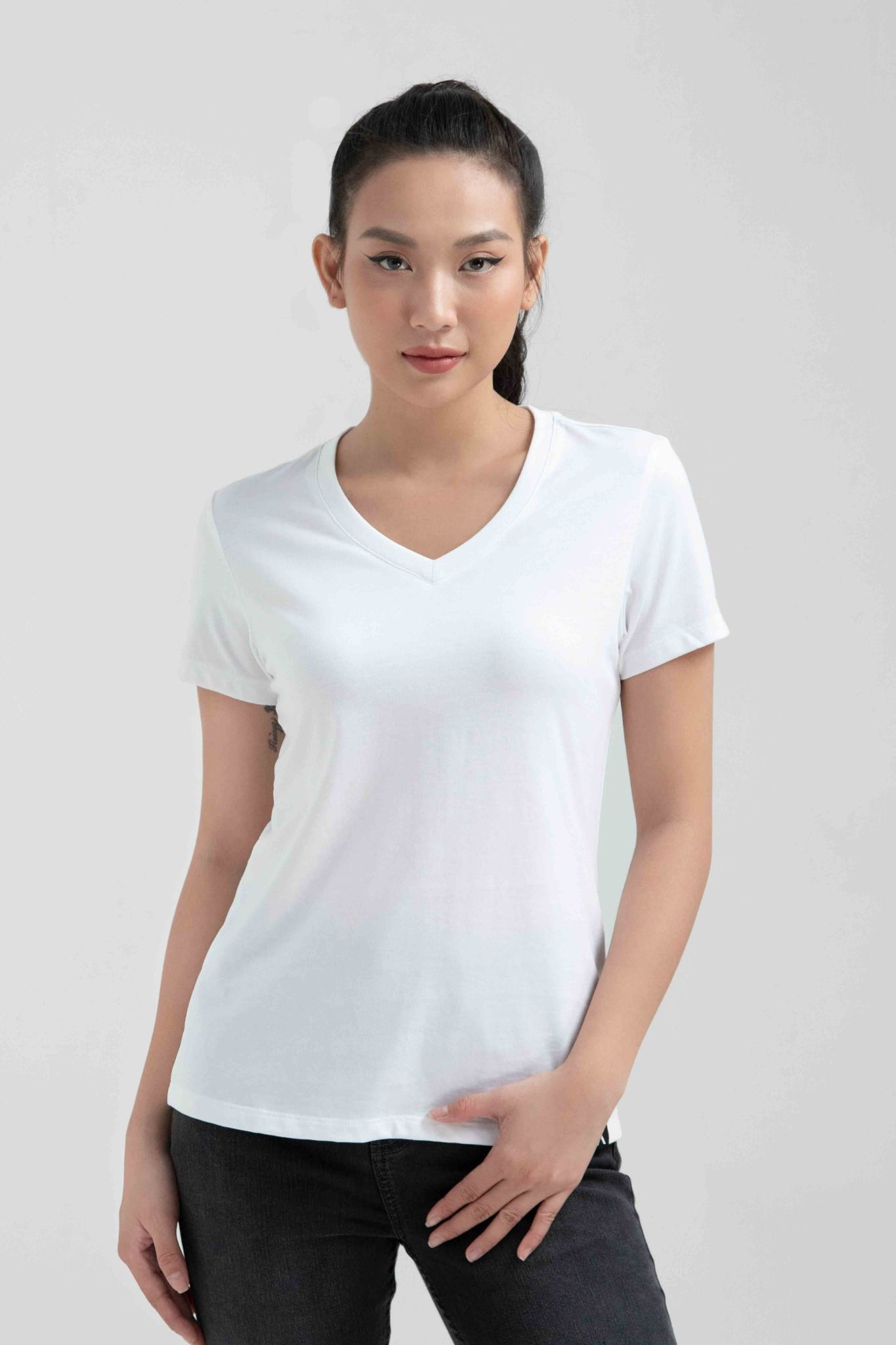 Áo Thun Nữ Cổ Tim Slim Fit Basic WTS 2230 -