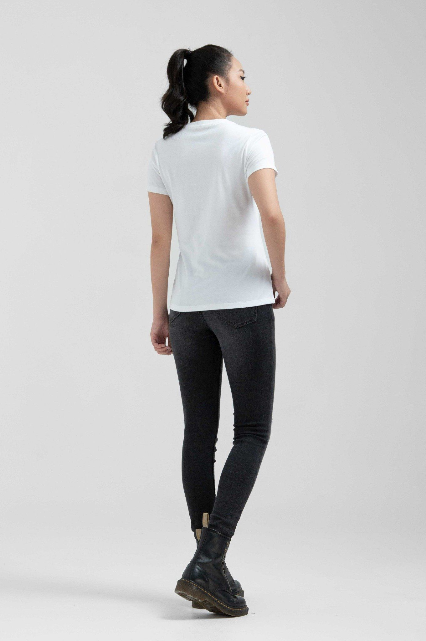 Áo Thun Nữ Cổ Tim Slim Fit Basic WTS 2230 -