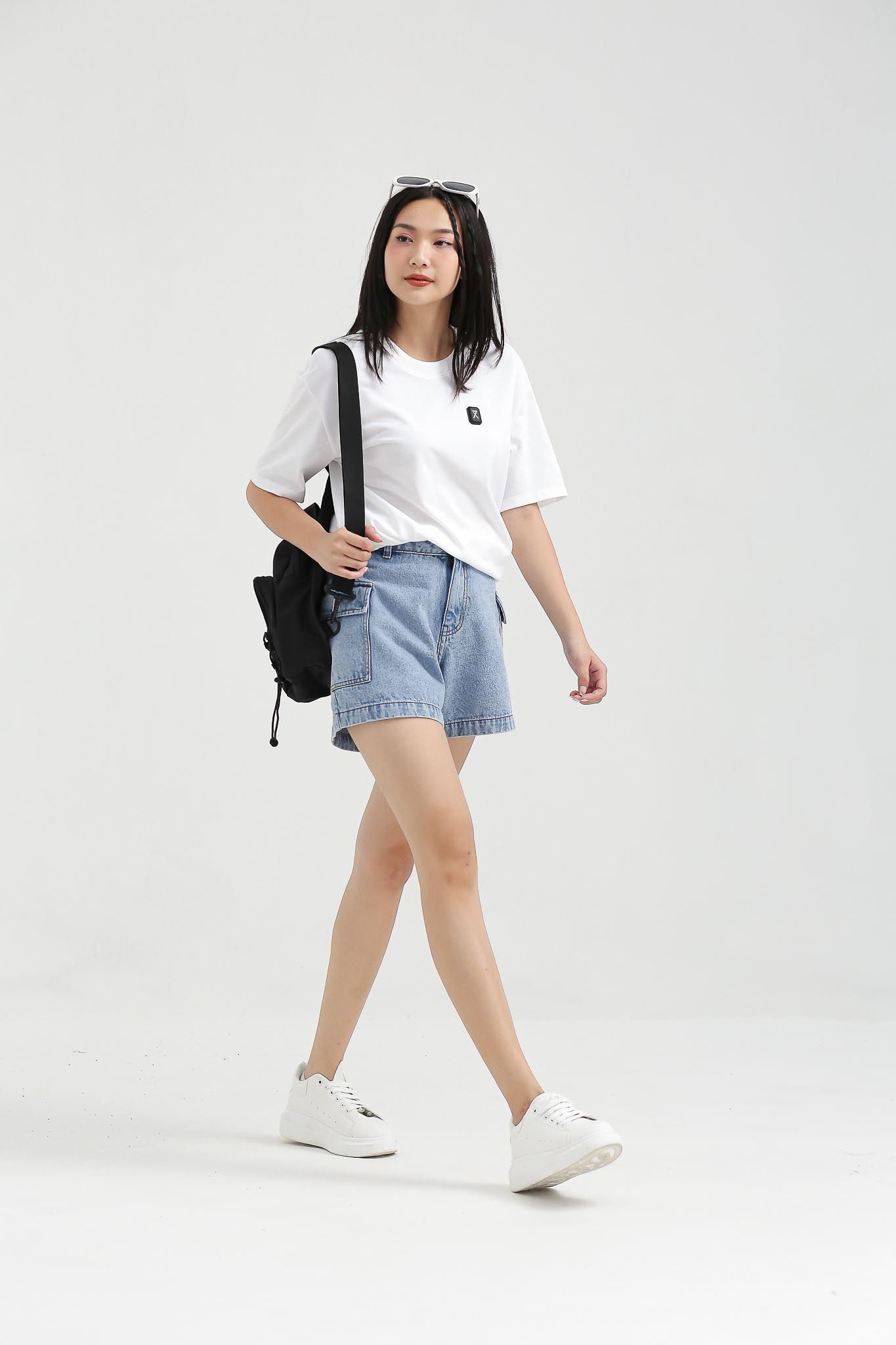 Áo Thun Nữ Relax Fit Đính Logo WTS 2201 -