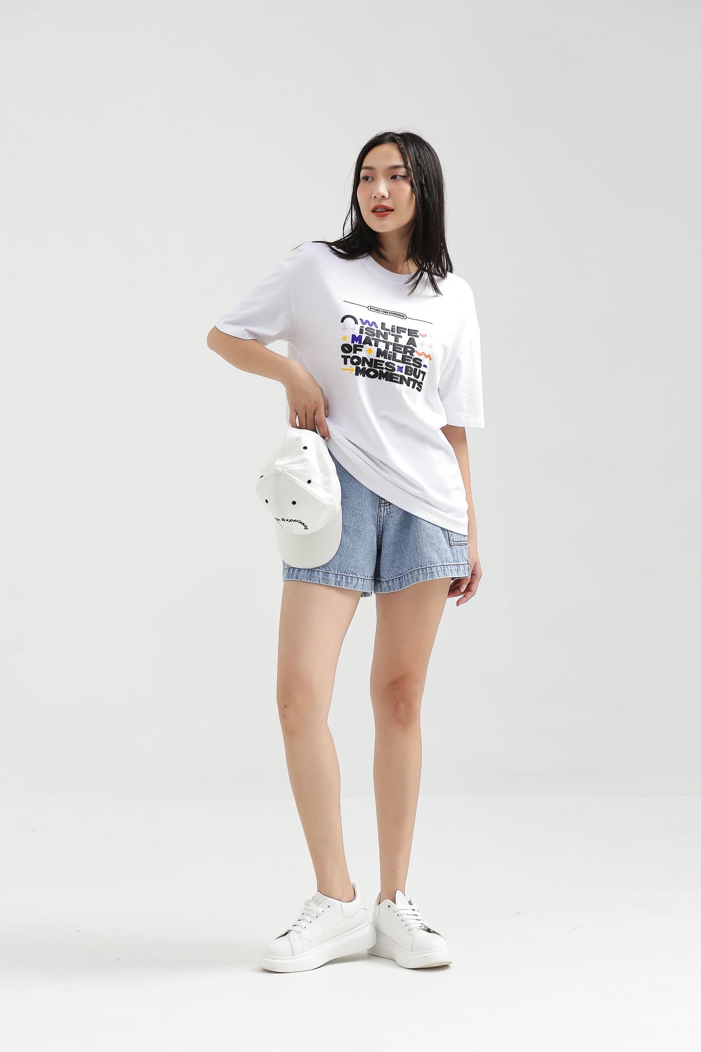 Áo Thun Nữ Relax Fit In Nổi Typo WTS 2207 -