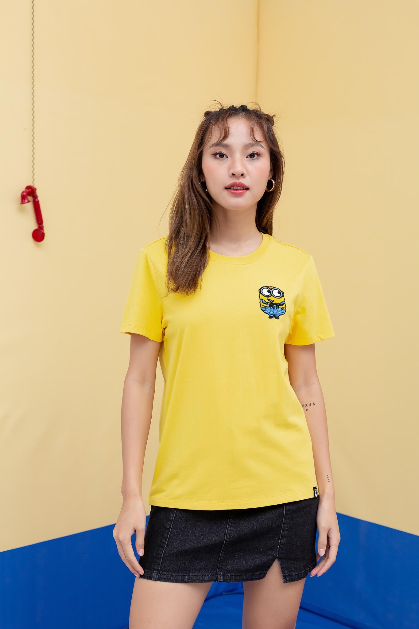Áo Thun Nữ Regular Fit Minions Thêu Xù WTS 2213 -
