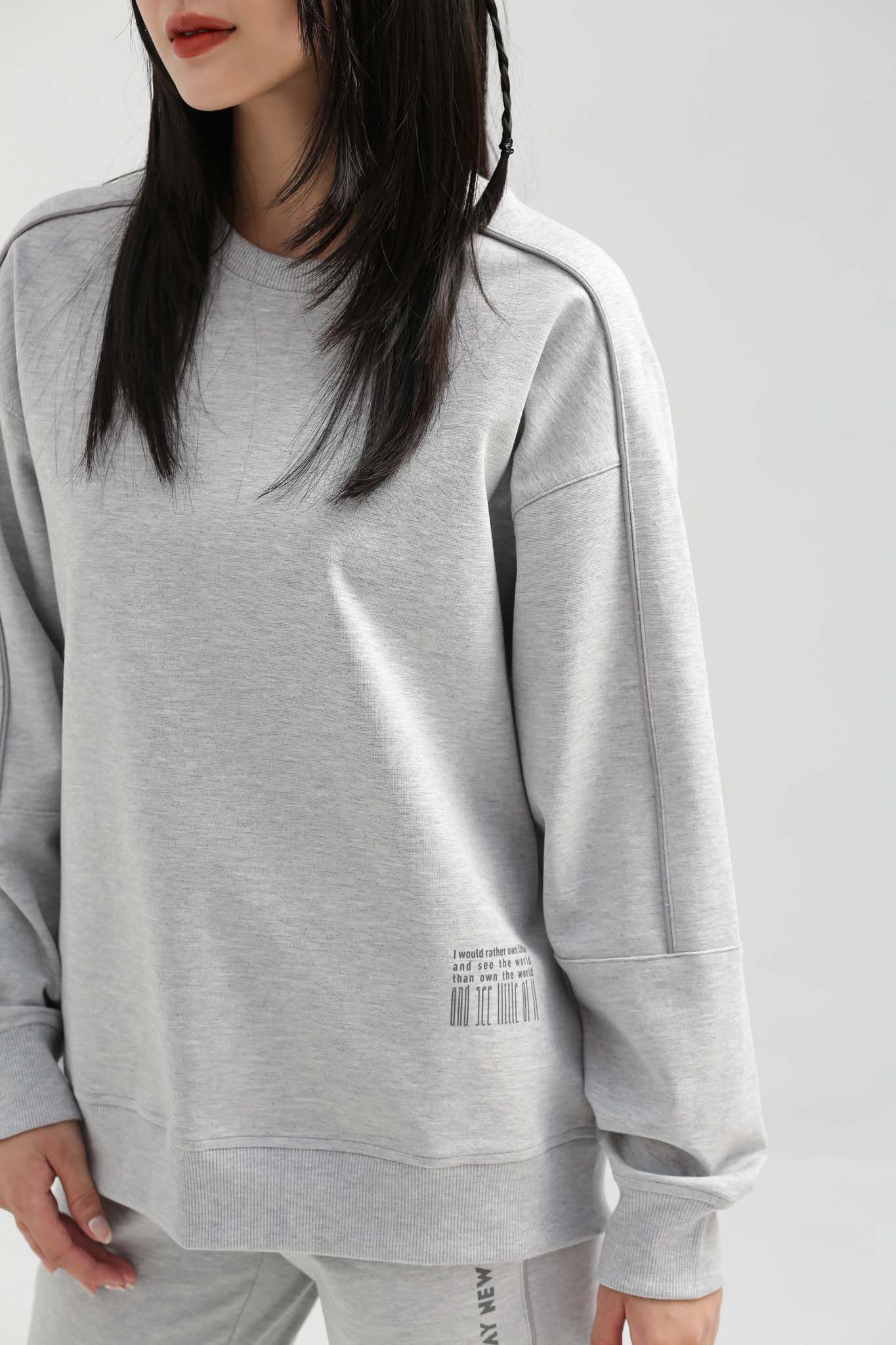 Áo Sweater Nữ In Phản Quang Thân Sau WSW 2016 -
