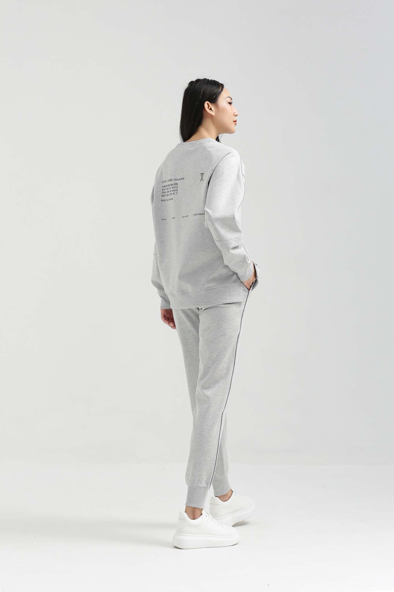 Áo Sweater Nữ In Phản Quang Thân Sau WSW 2016 -