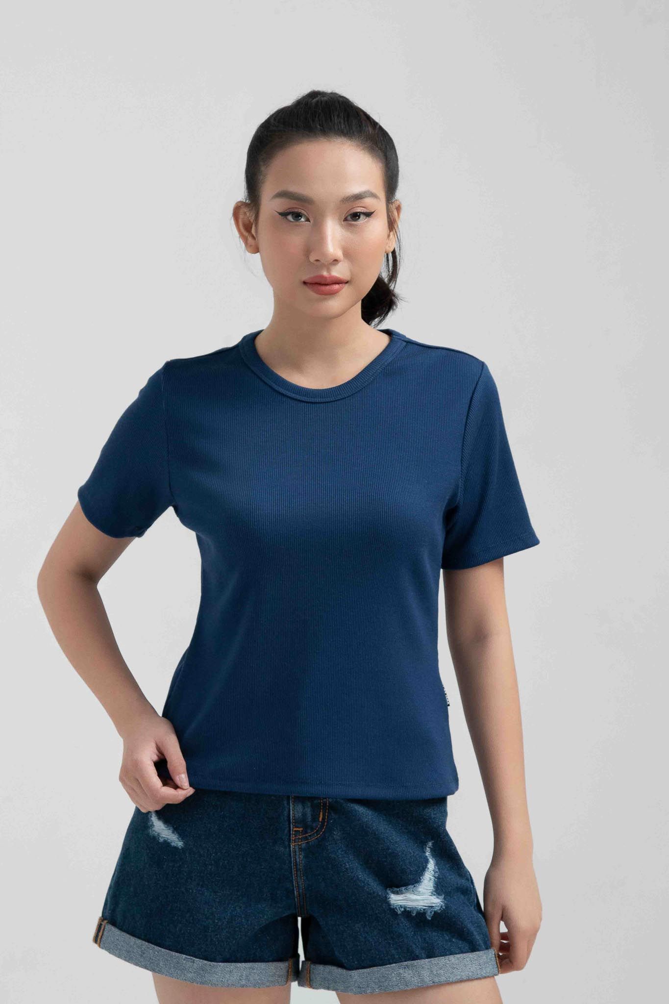 Áo Thun Gân Nữ Slim Fit Tay Lửng WTS 2228 -