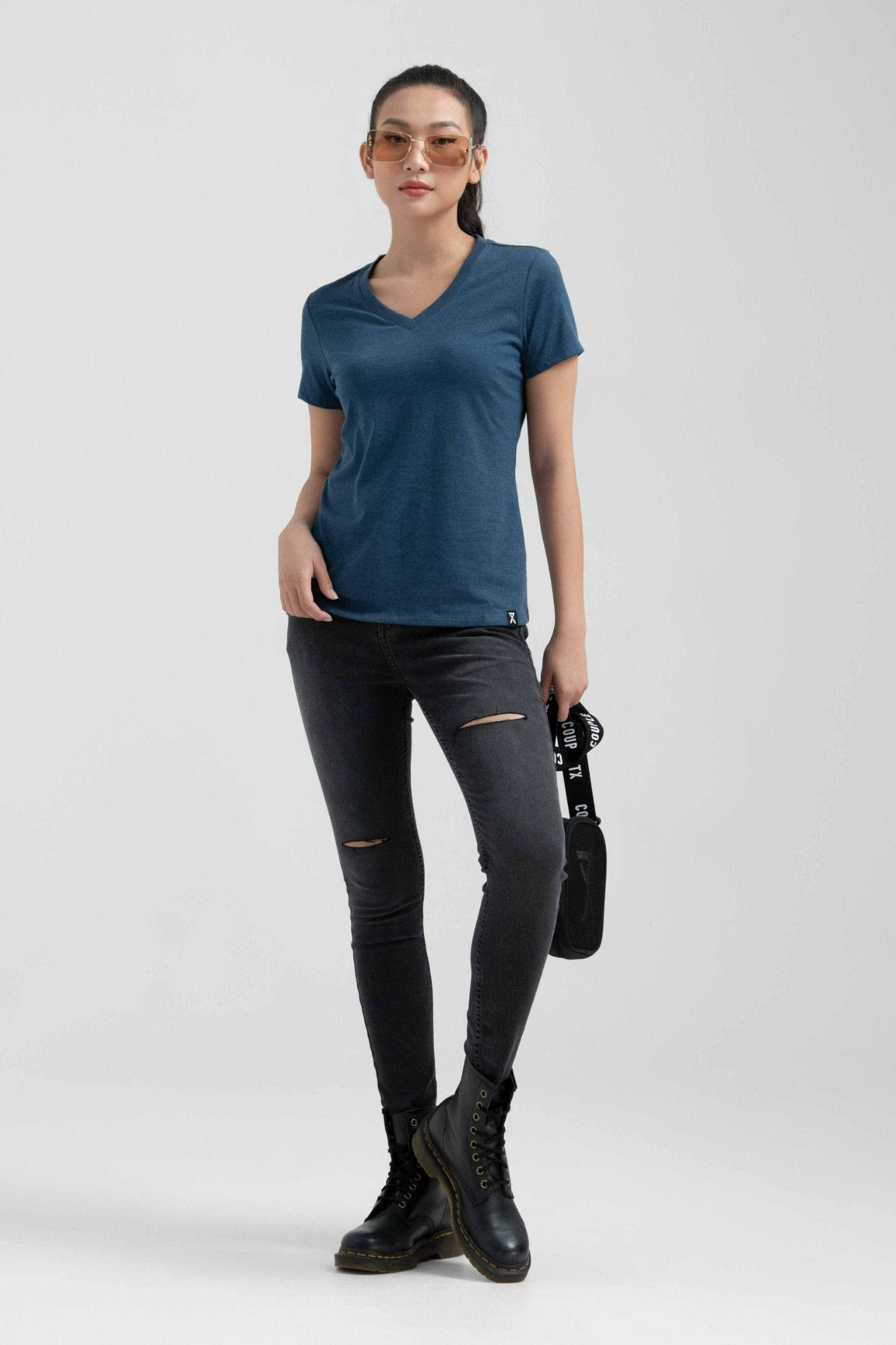 Áo Thun Nữ Cổ Tim Slim Fit Basic WTS 2230 -