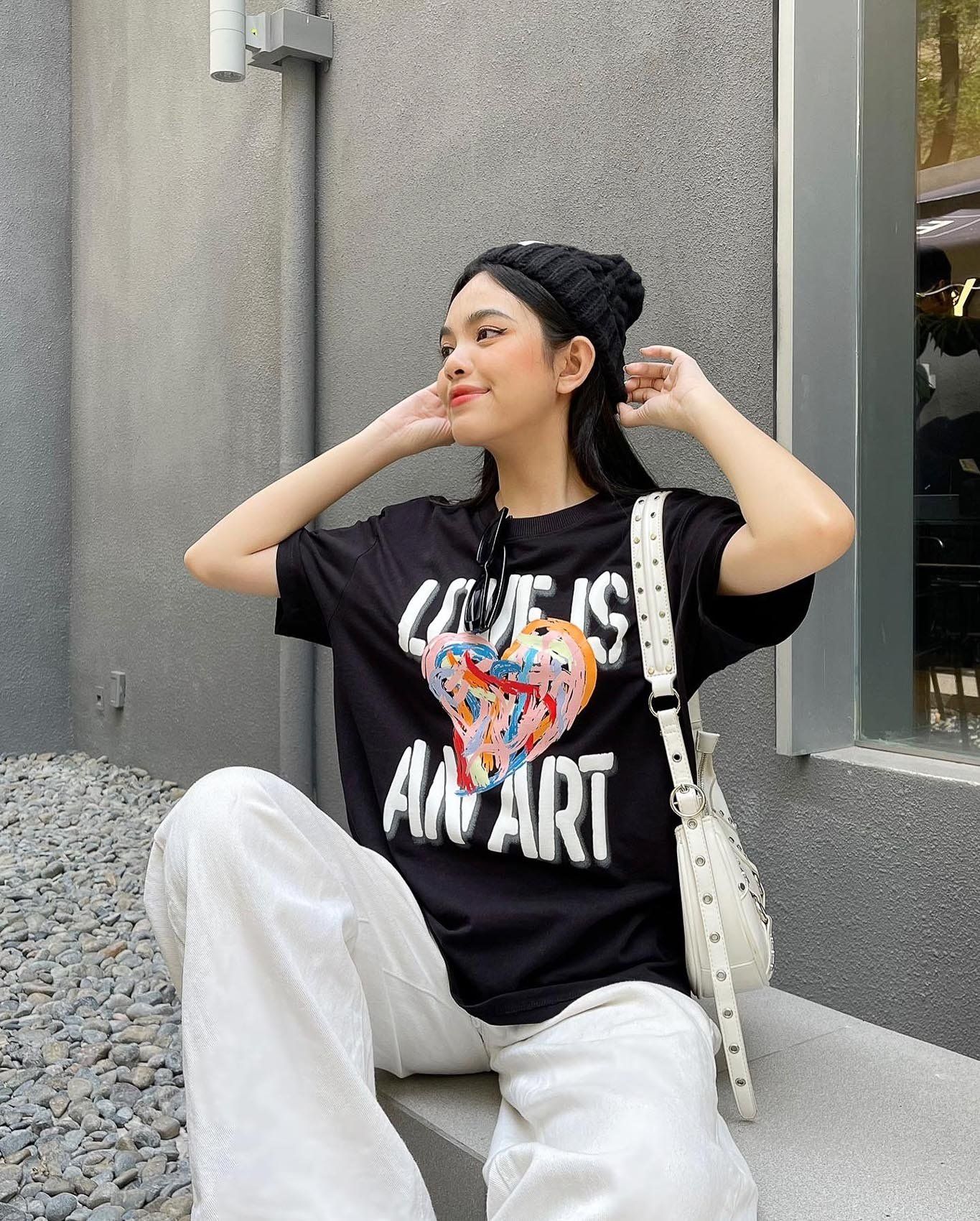 Áo Thun Nữ Relax Fix In Graphics Love Is An Art WTS 2239 - mix