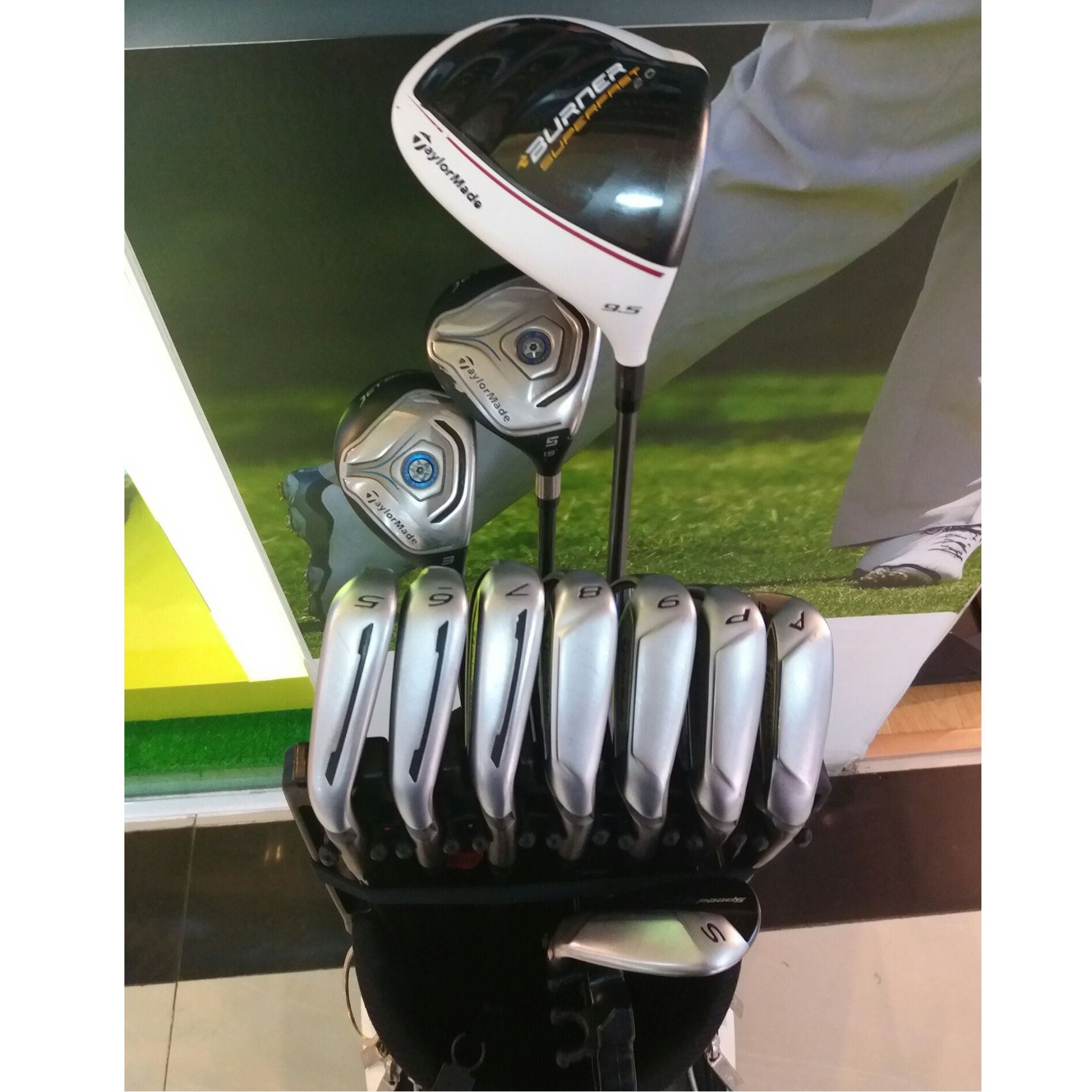 Bộ gậy golf Taylormade dễ đánh ( Qua sử dụng)