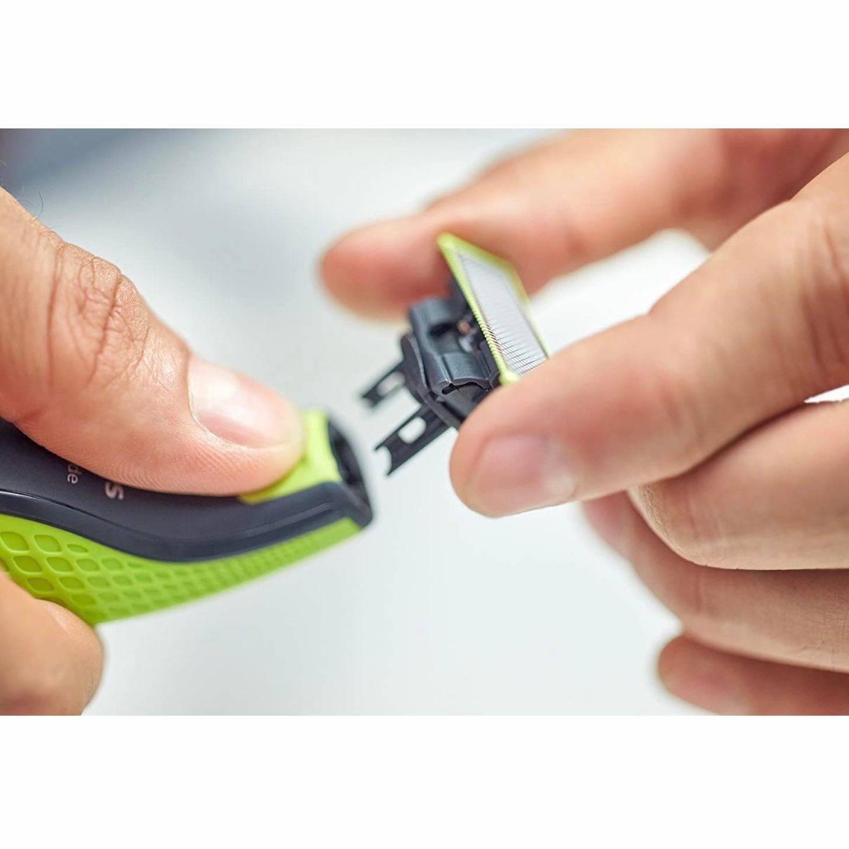 Máy cạo râu Philips Norelco OneBlade Hybrid Electric