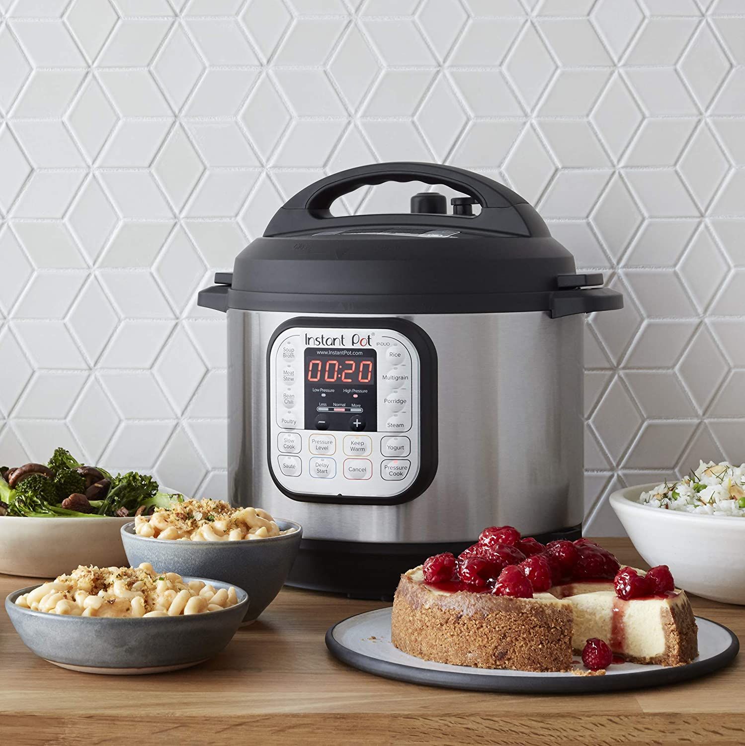 Nồi áp suất đa năng Instant Pot Duo 7-in-1 Electric Pressure Cooker (5,7 lít), bản Mỹ điện 120V