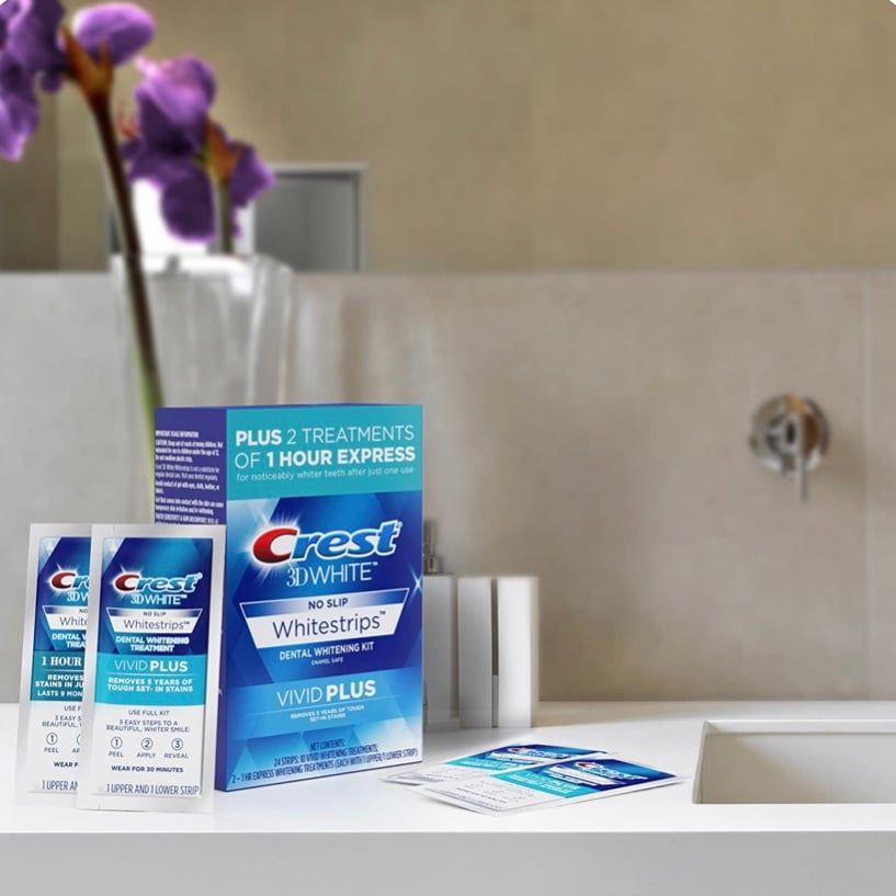 Bộ làm trắng răng Crest 3D White Whitestrips Vivid Plus