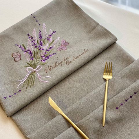 Khăn trải bàn trà Equilhome chất liệu sợi tổng hợp thêu hoa lavender 